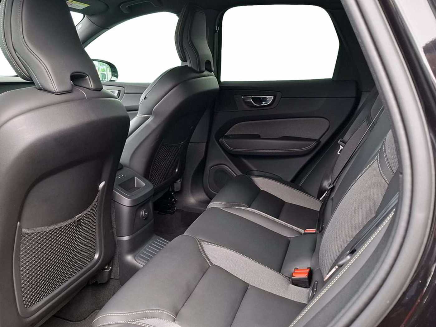 Volvo  T6 Plus Dark Recharge Plug-In Hybrid AWD