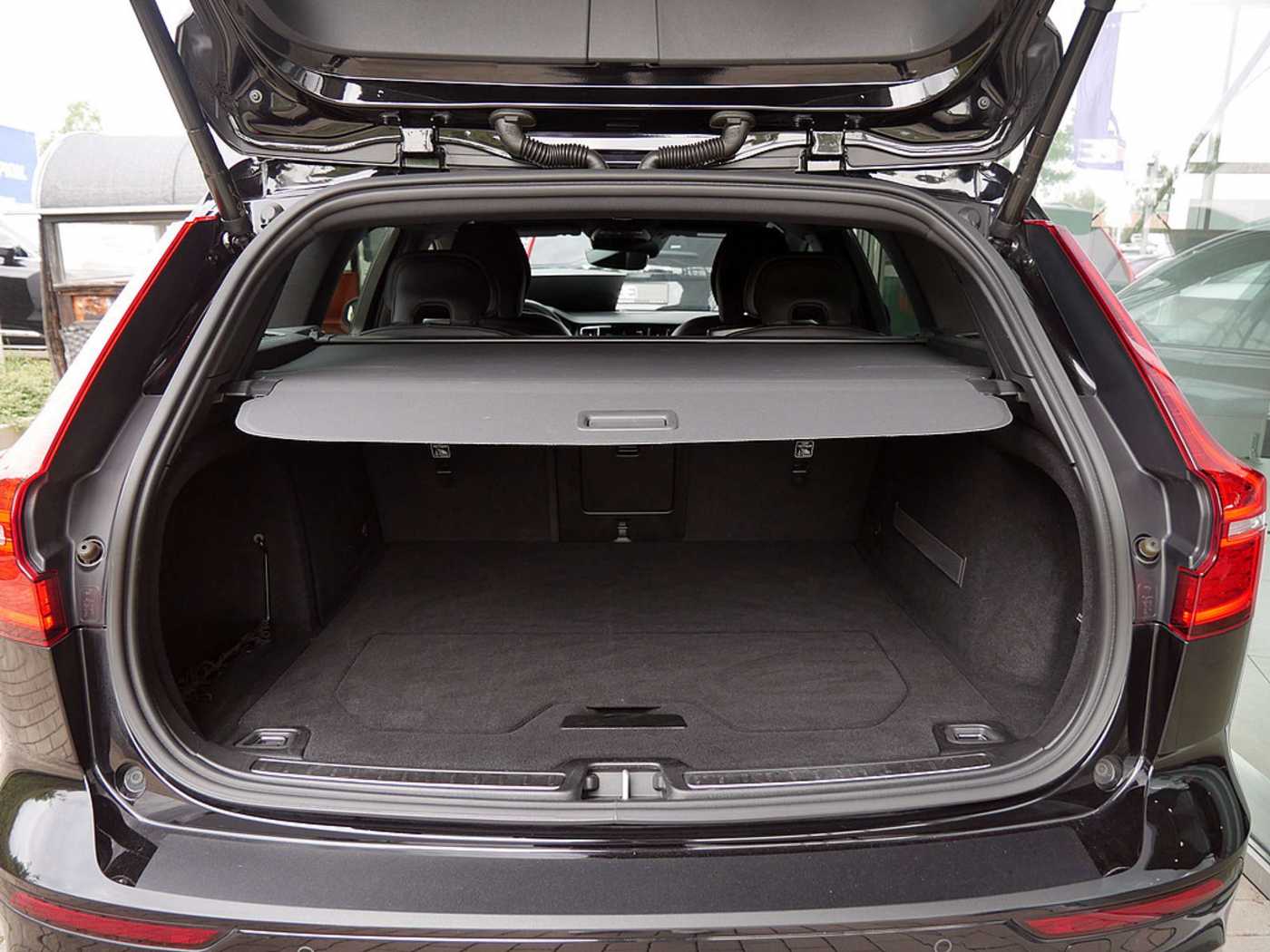 Volvo  D3 R-Design KLIMA PDC SHZ KAMERA NAVI LED