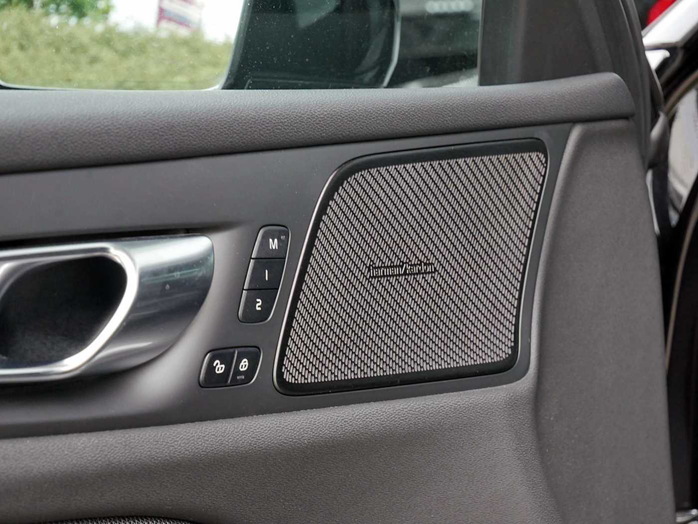 Volvo  D3 R-Design KLIMA PDC SHZ KAMERA NAVI LED