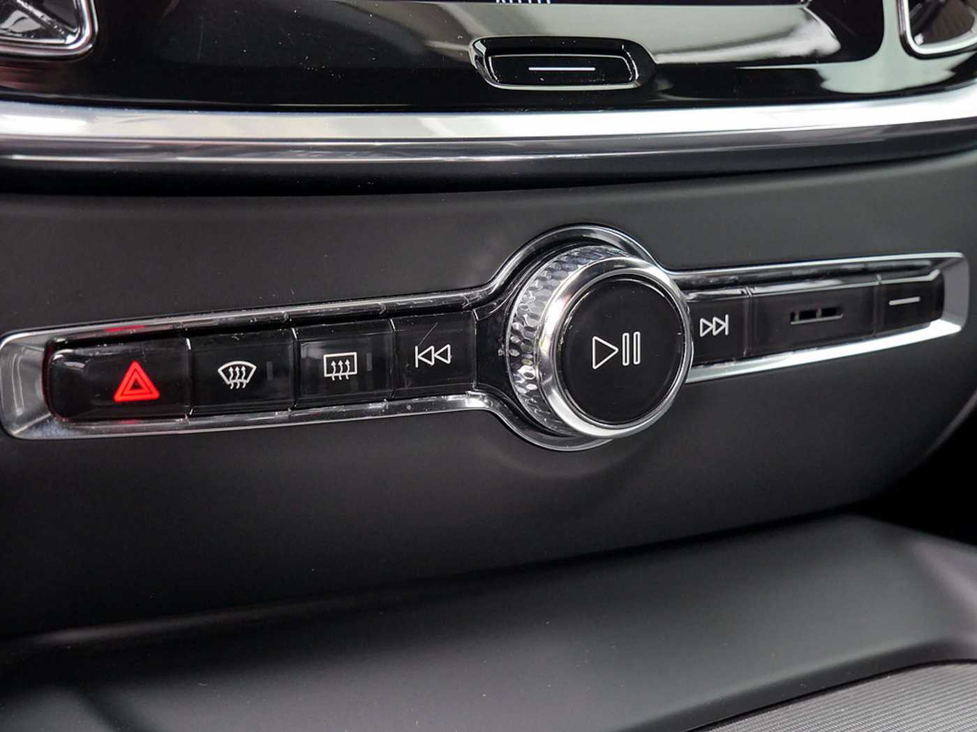 Volvo  D3 R-Design KLIMA PDC SHZ KAMERA NAVI LED