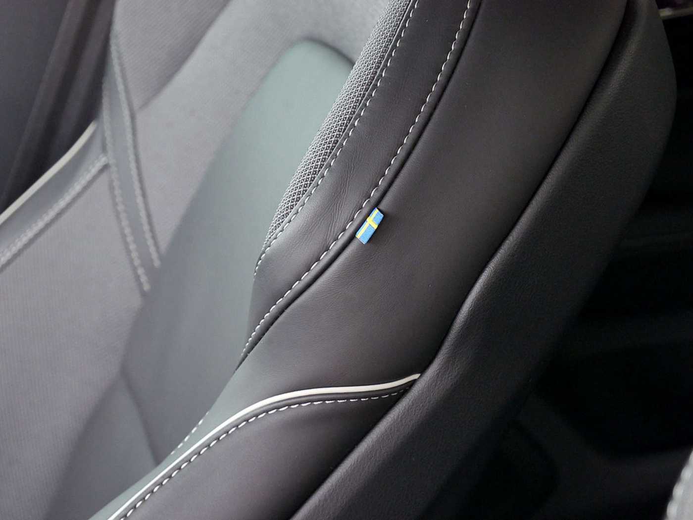 Volvo  D3 R-Design KLIMA PDC SHZ KAMERA NAVI LED