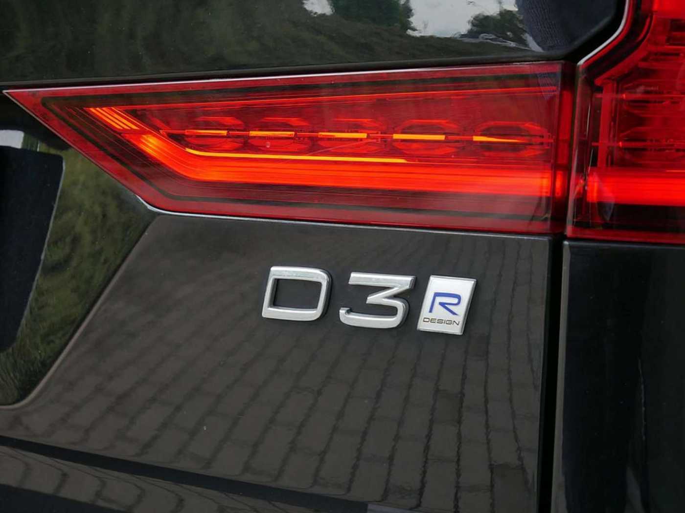 Volvo  D3 R-Design KLIMA PDC SHZ KAMERA NAVI LED