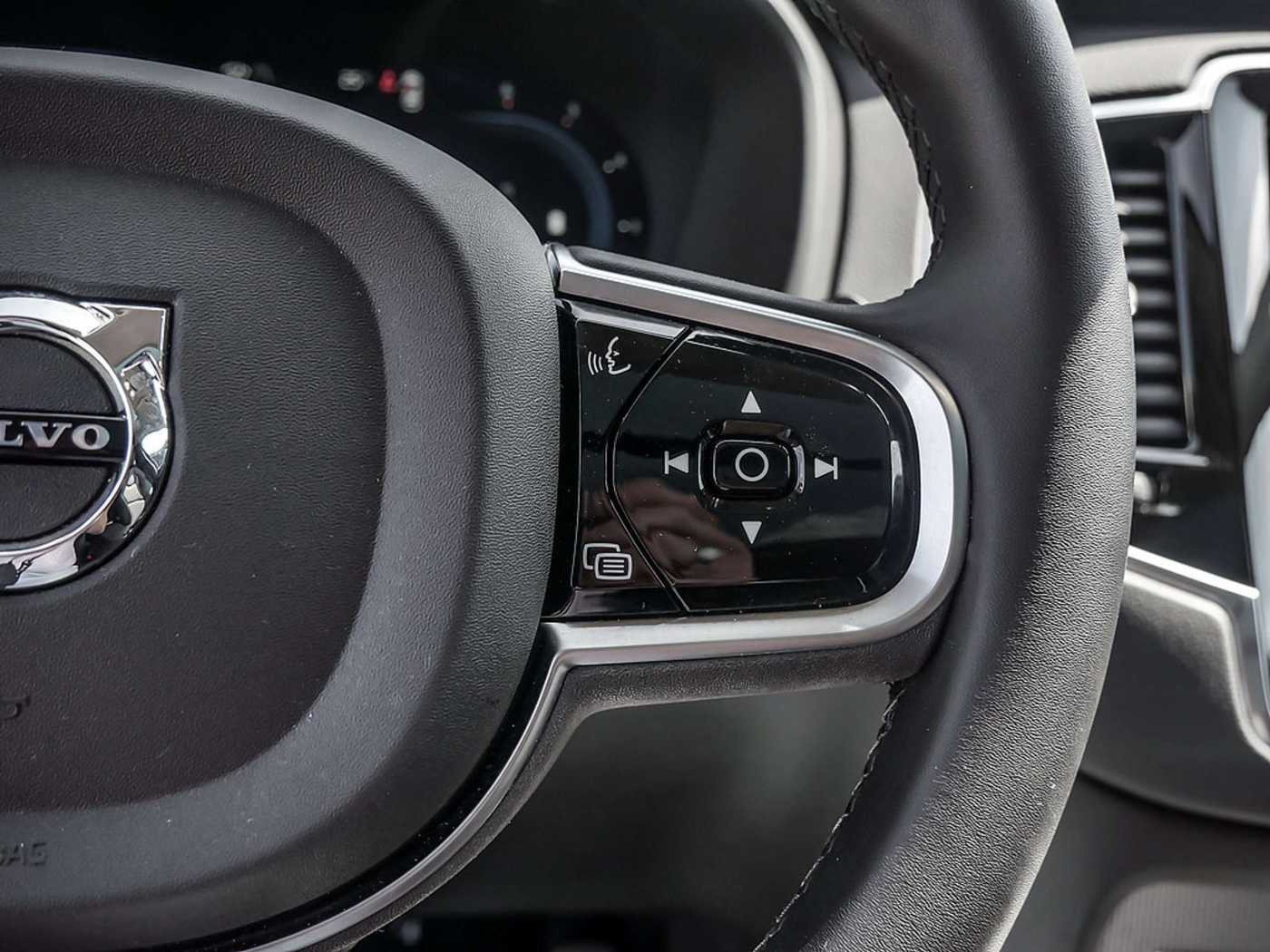 Volvo  2.0 Plus Bright AWD FACEL. STANDHZ LED