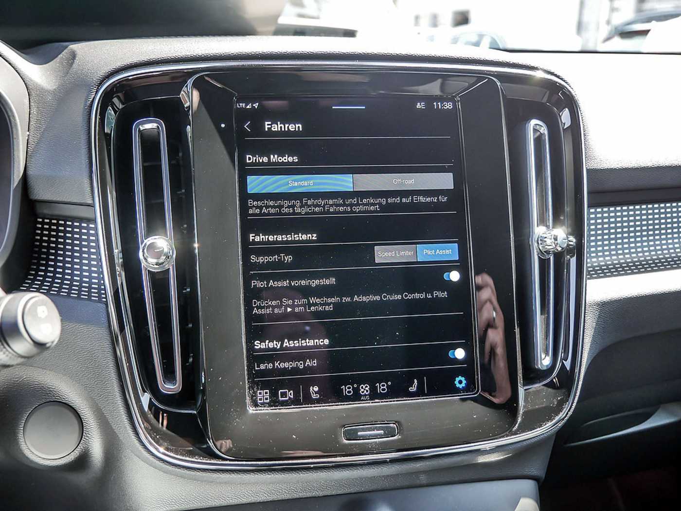 Volvo  Pro Recharge Pure Electric 2WD ACC LED