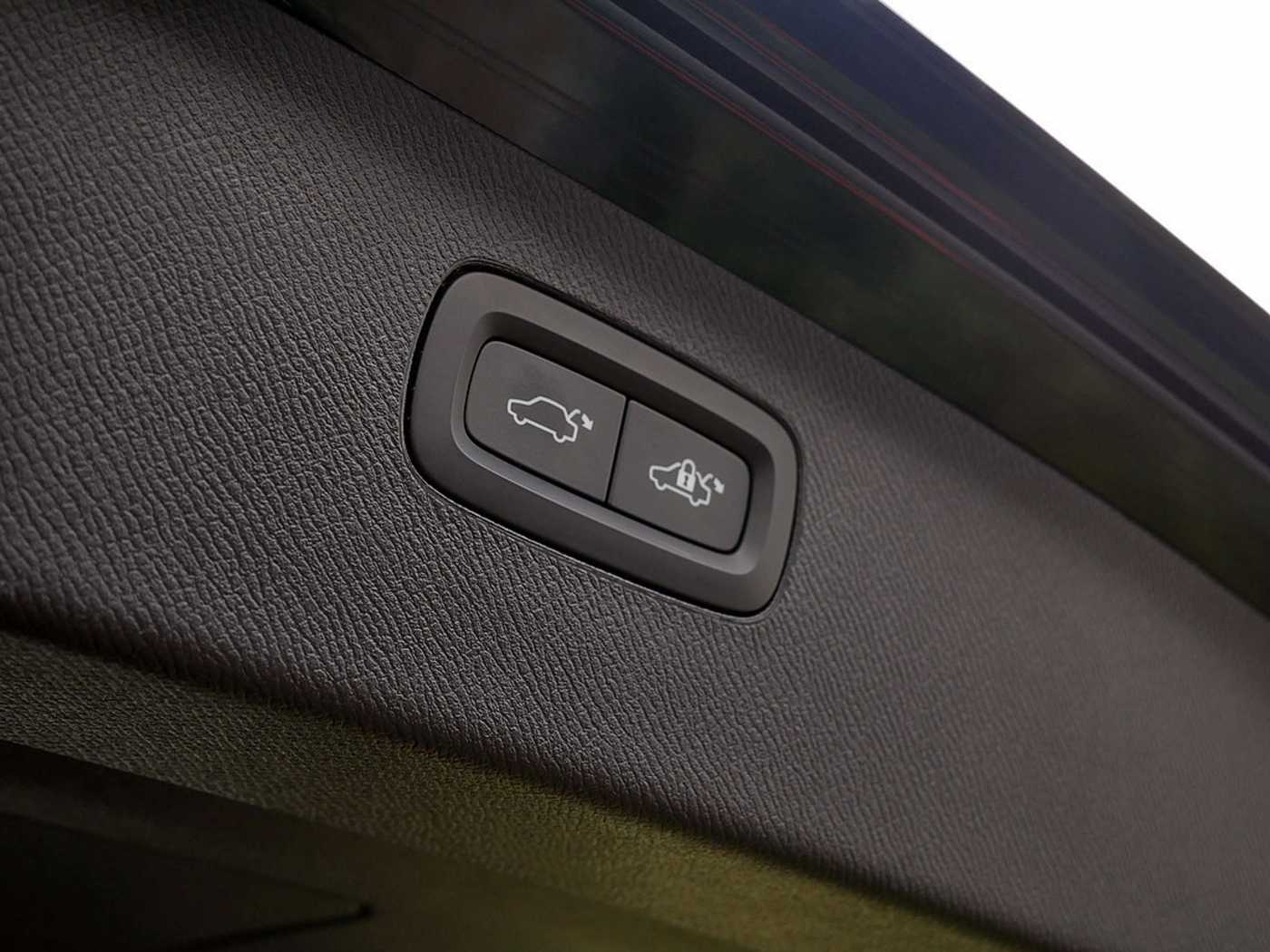 Volvo  2.0 Plus Bright Recharge Plug-In Hybrid AWD