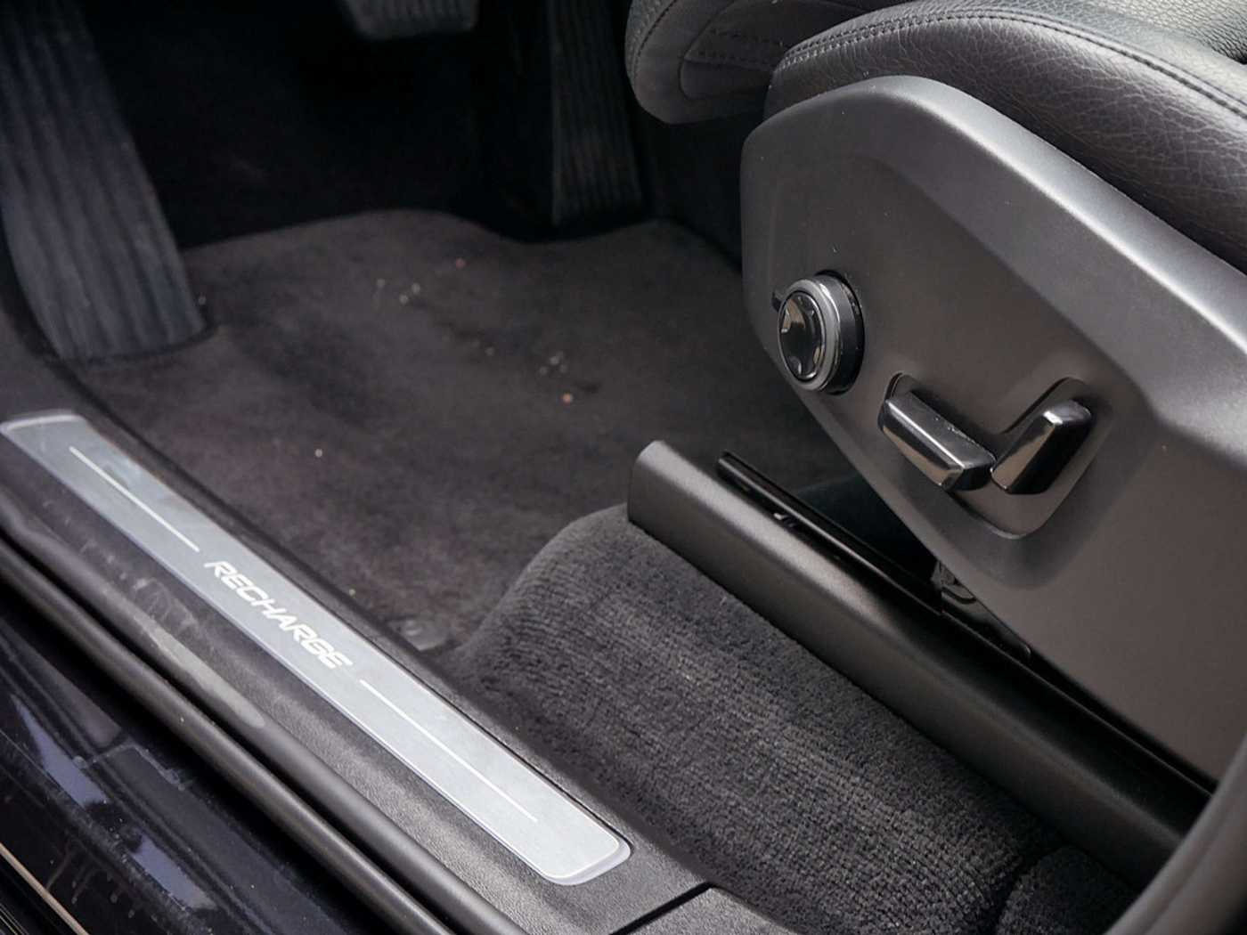 Volvo  2.0 Plus Bright Recharge Plug-In Hybrid AWD