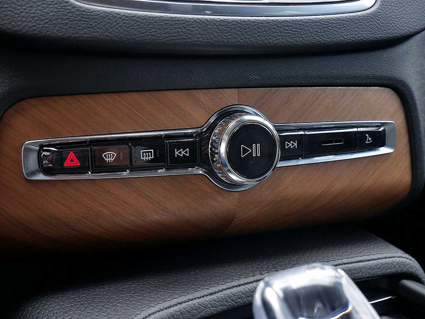 Volvo  2.0 Plus Bright Recharge Plug-In Hybrid AWD