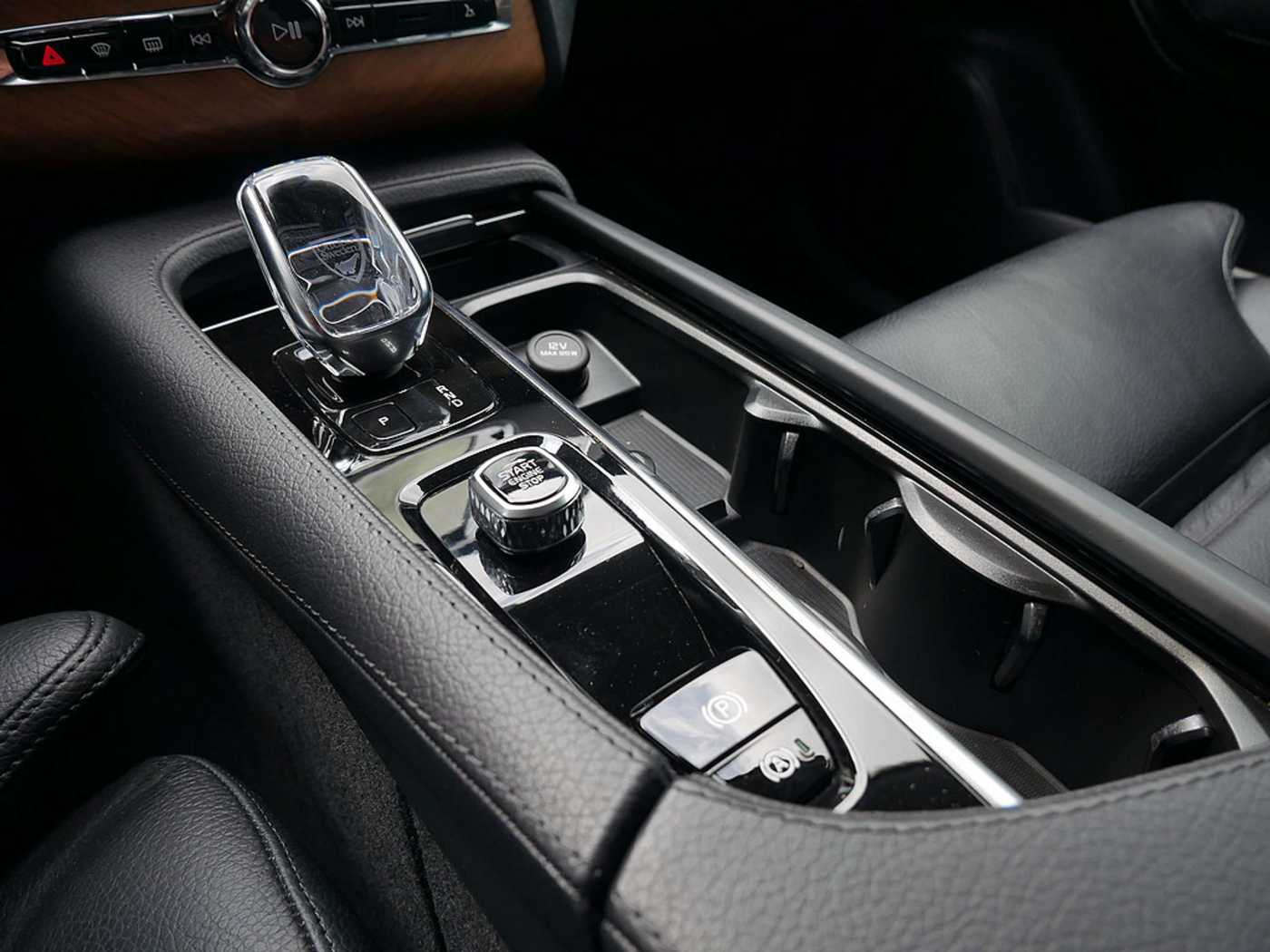 Volvo  2.0 Plus Bright Recharge Plug-In Hybrid AWD
