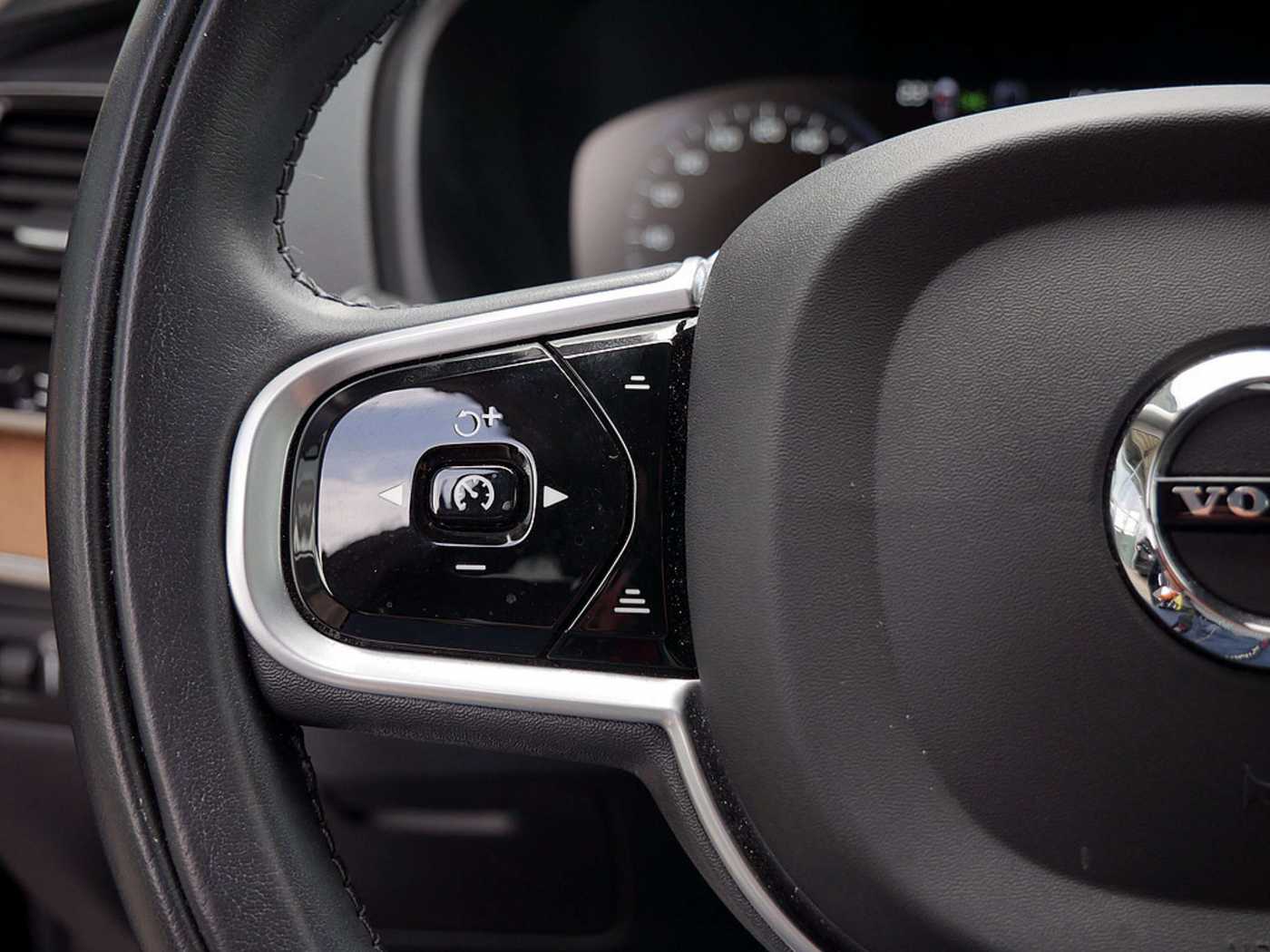 Volvo  2.0 Plus Bright Recharge Plug-In Hybrid AWD