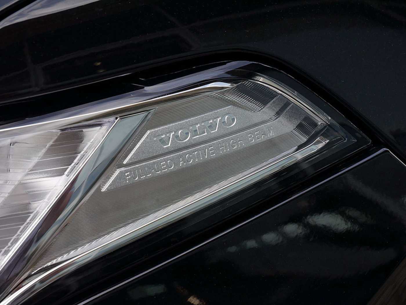 Volvo  2.0 Plus Bright Recharge Plug-In Hybrid AWD
