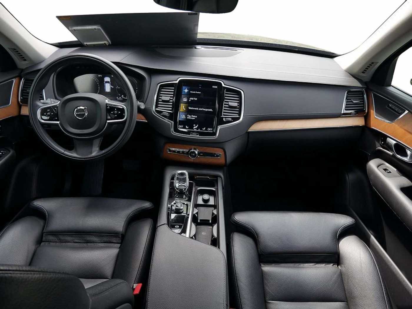 Volvo  2.0 Plus Bright Recharge Plug-In Hybrid AWD