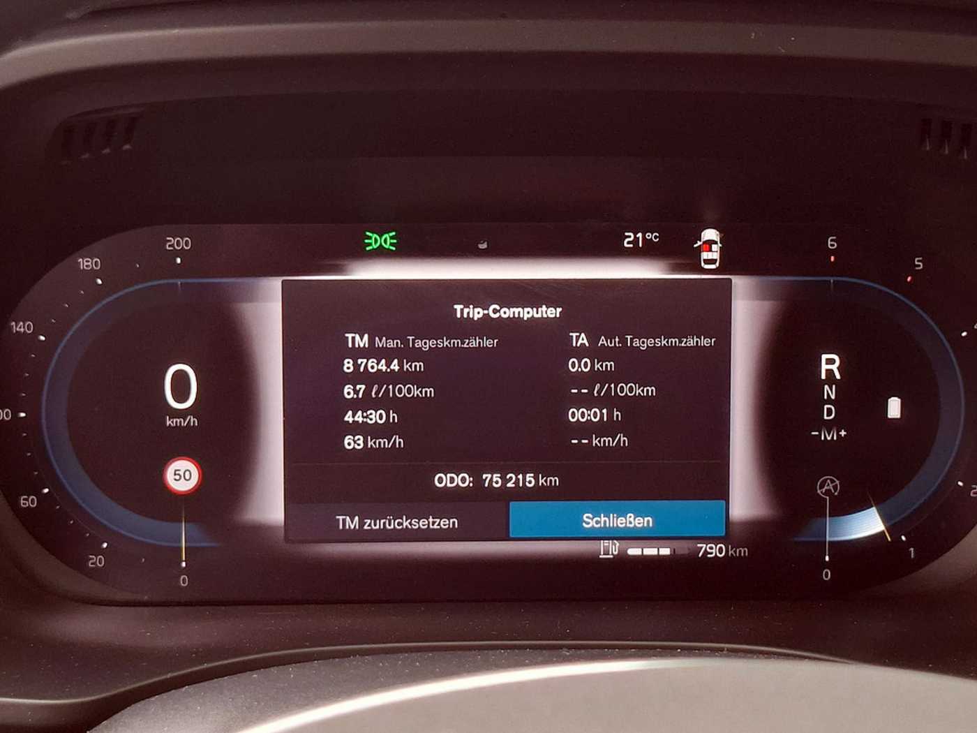 Volvo  B4 Momentum Pro SHZ FACEL. STANDHZ LED