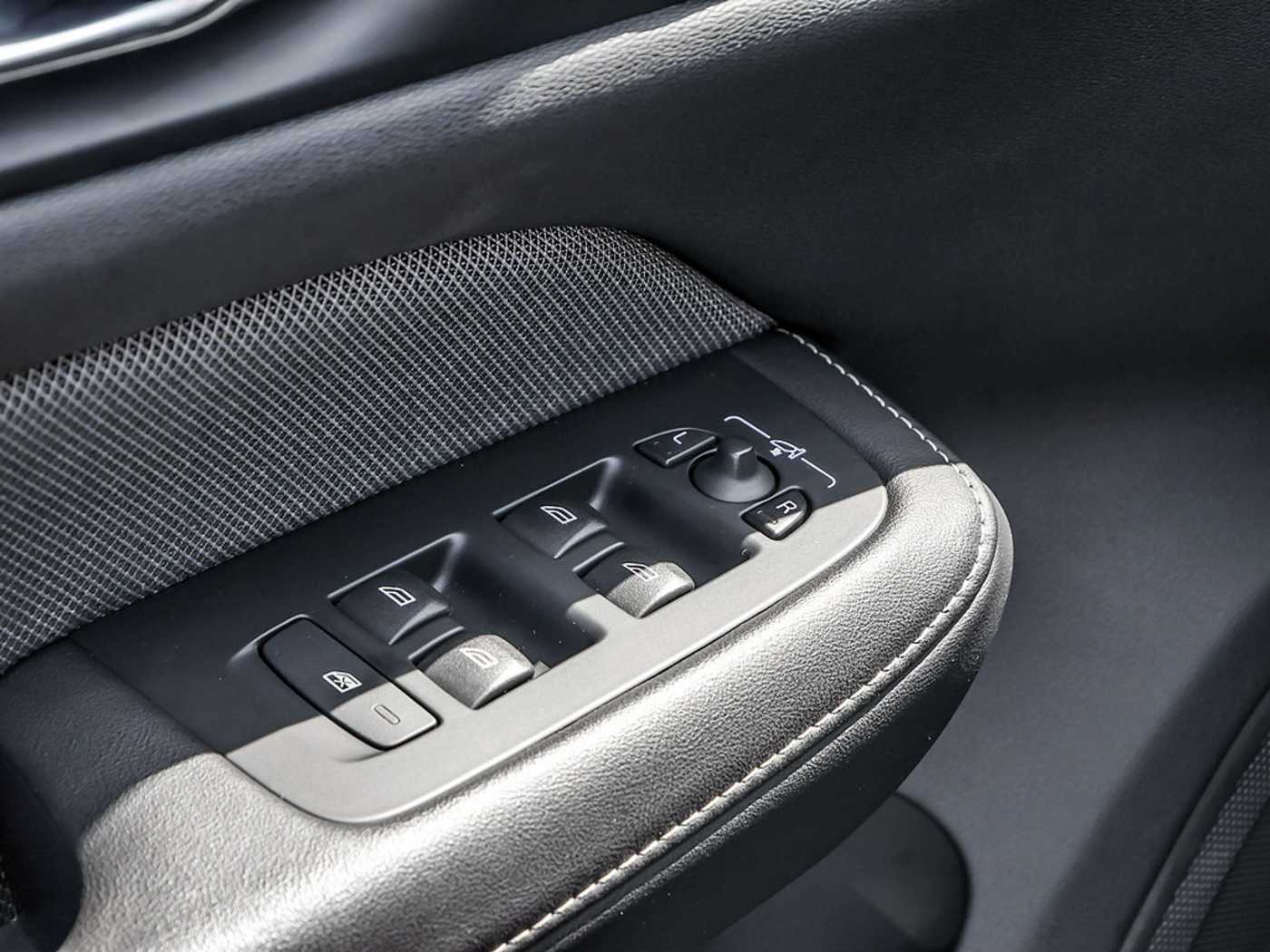 Volvo  T8 Recharge Plus Dark AWD KAMERA H/K LED