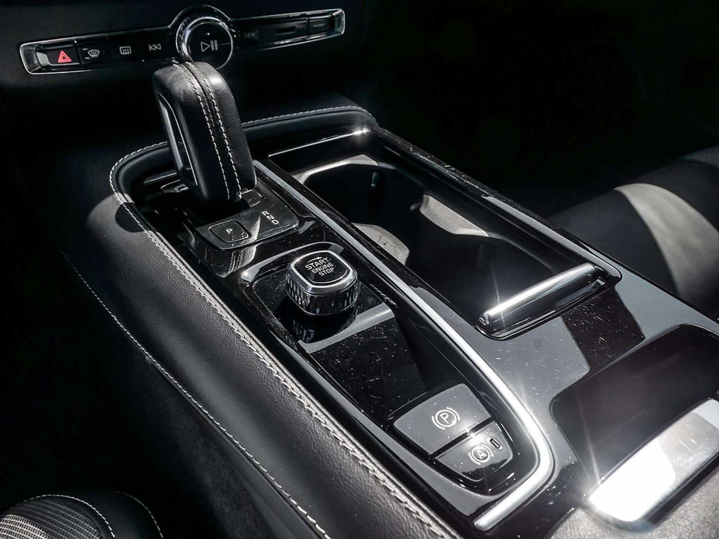 Volvo  T8 Recharge Plus Dark AWD KAMERA H/K LED