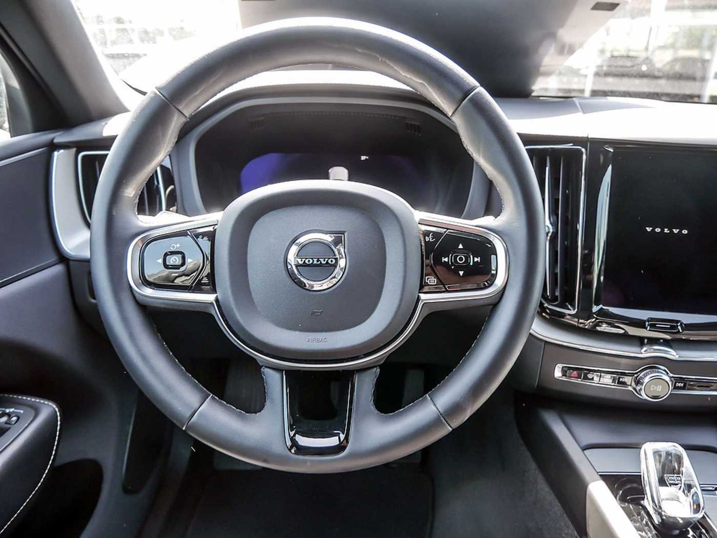 Volvo  B4 R-Design PDC SHZ FACEL. STANDHZ LED