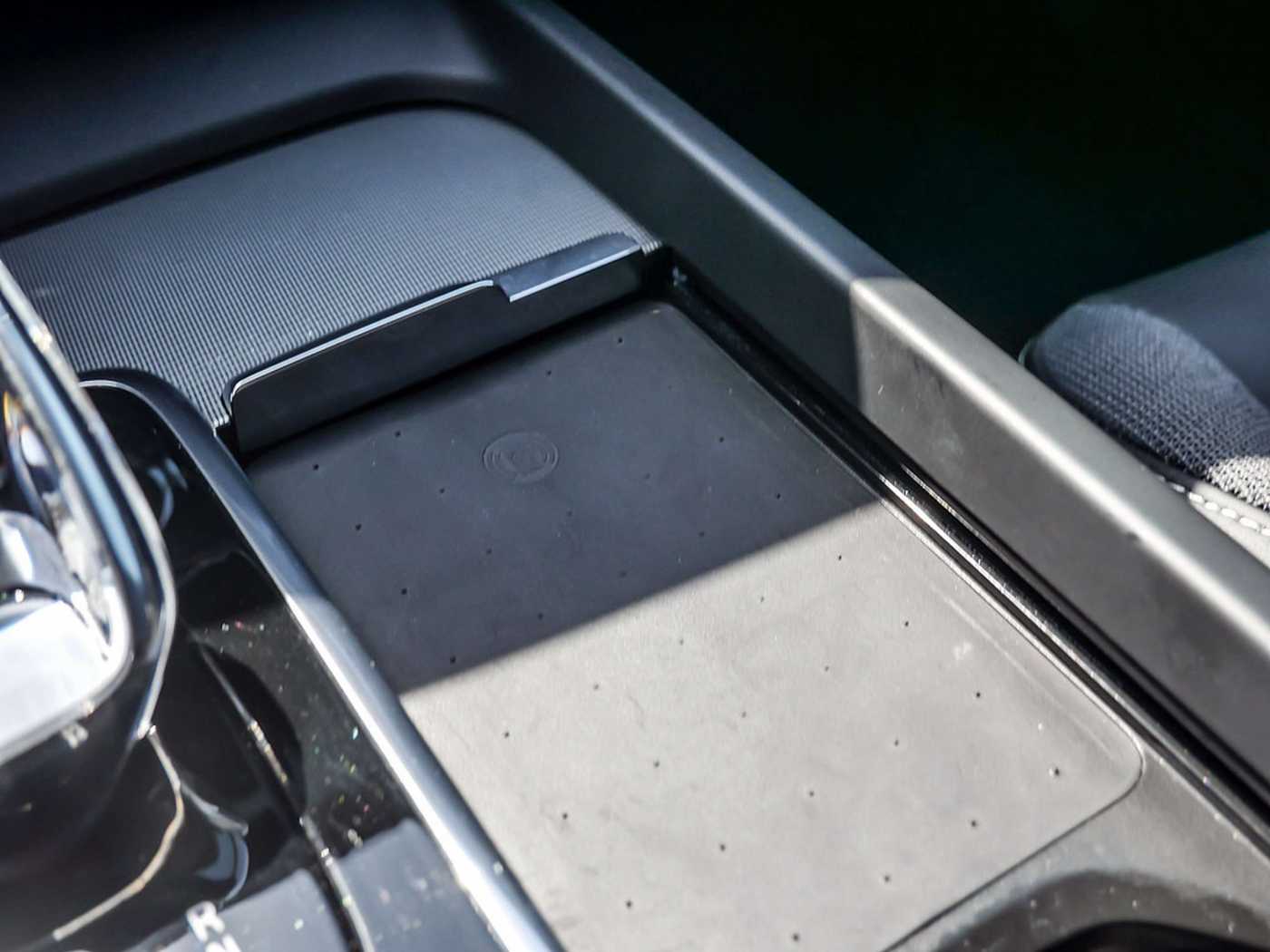 Volvo  B4 R-Design PDC SHZ FACEL. STANDHZ LED