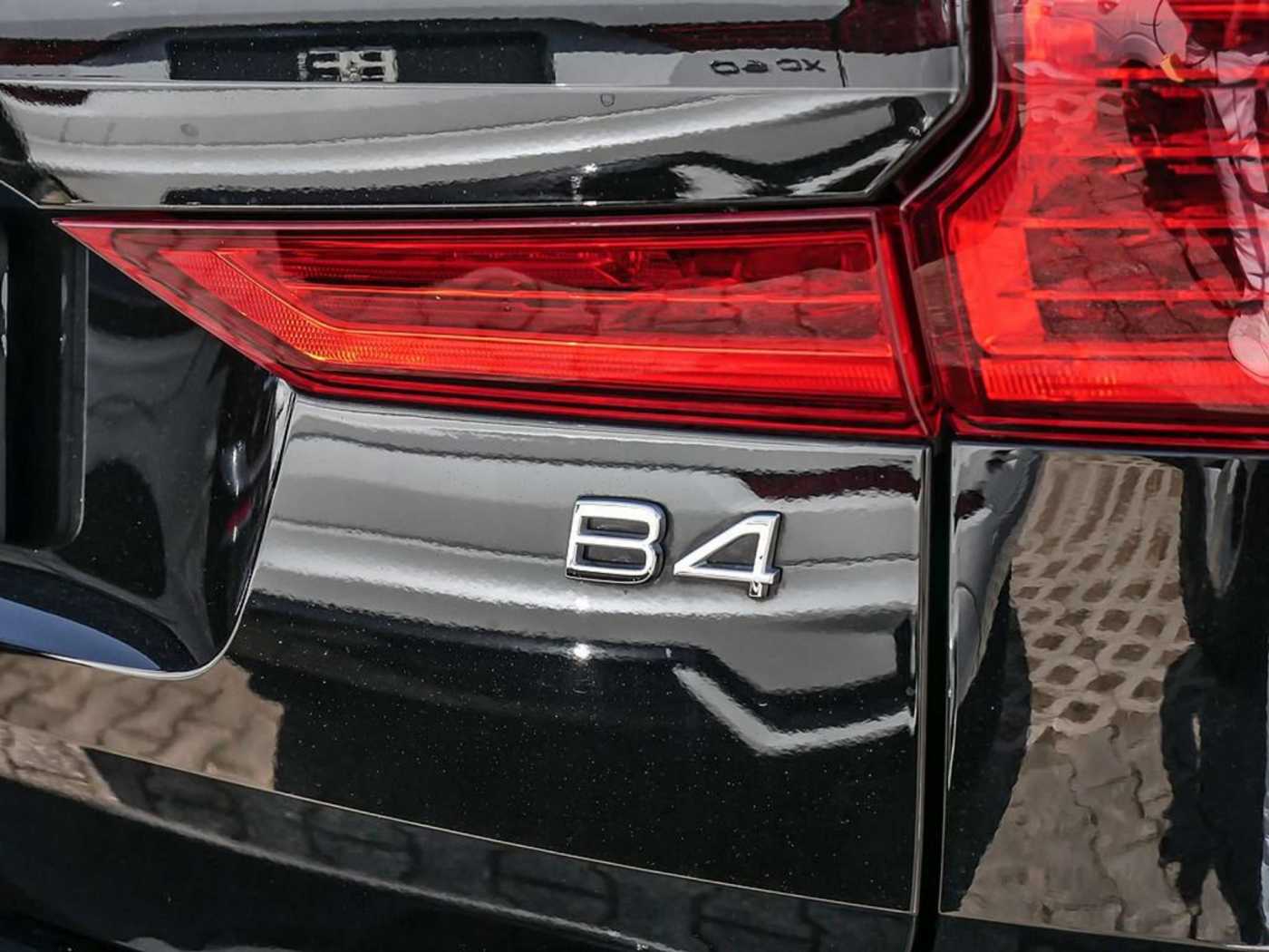 Volvo  B4 R-Design PDC SHZ FACEL. STANDHZ LED