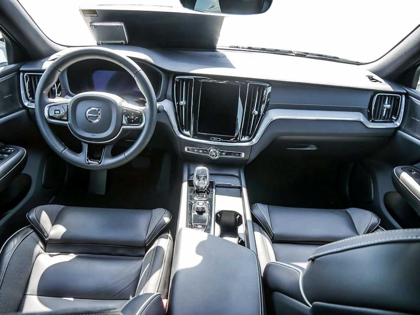 Volvo  B5 Benzin AWD Ultimate Dark HGSD HUD LED