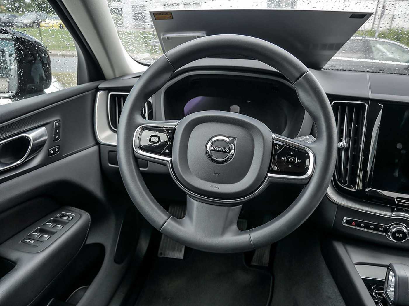 Volvo  B4 Plus Dark KAMERA FACEL. STANDHZ LED