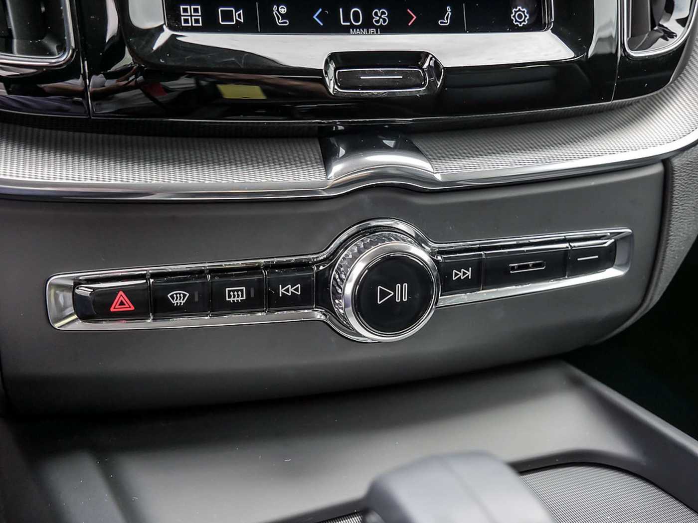 Volvo  B4 Plus Dark KAMERA FACEL. STANDHZ LED