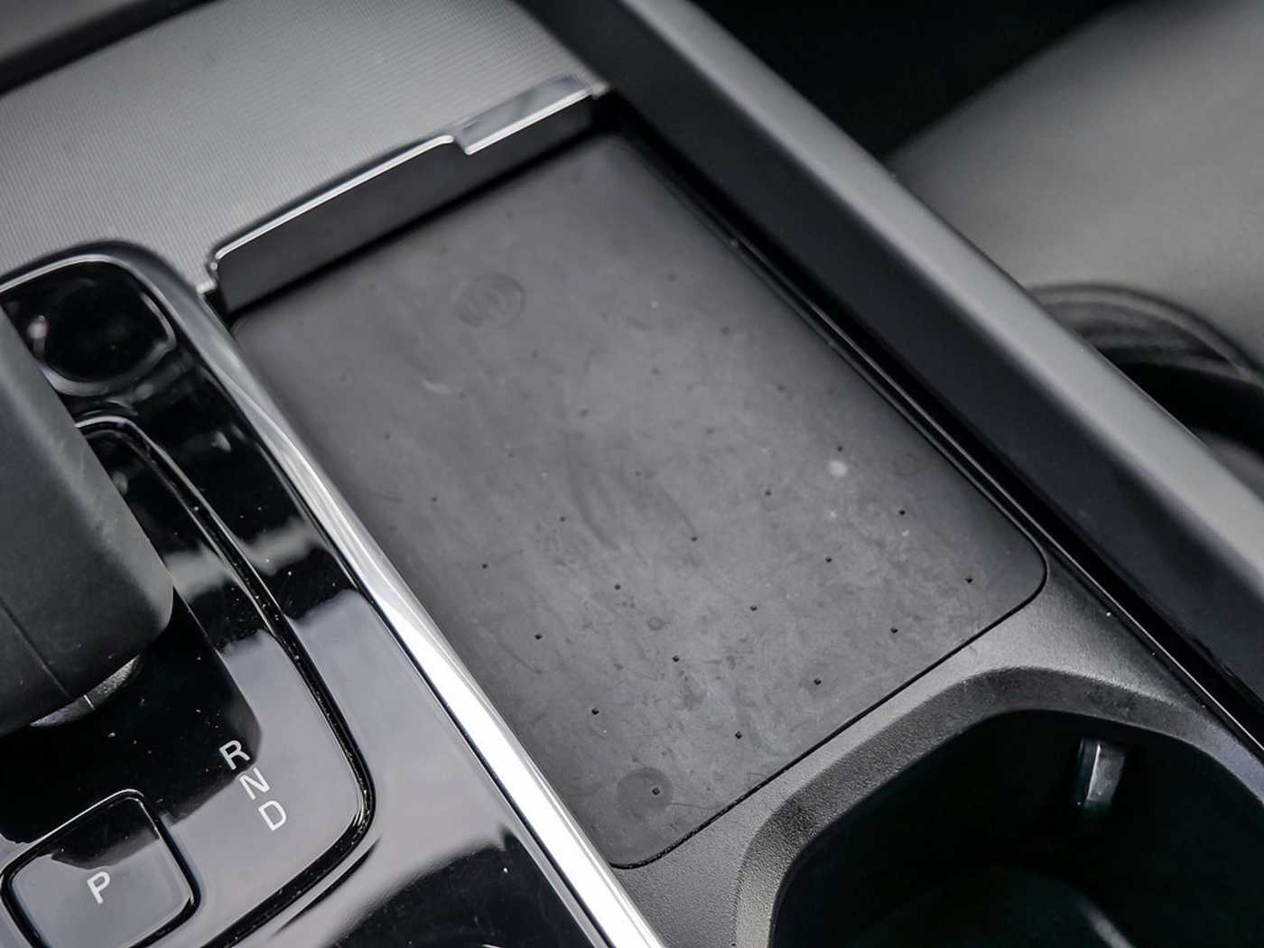 Volvo  B4 Plus Dark KAMERA FACEL. STANDHZ LED