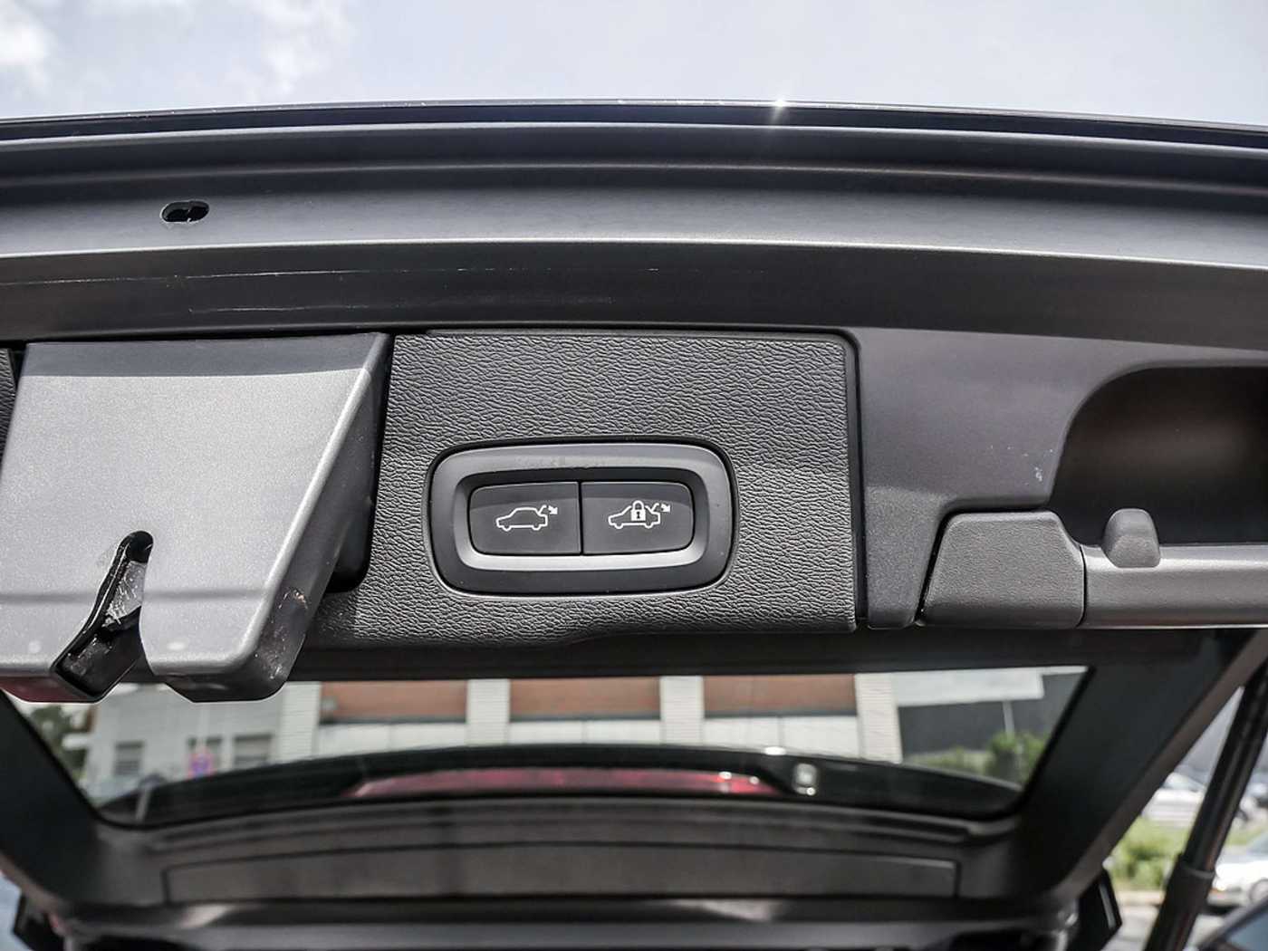 Volvo  B4 Inscription AWD KAMERA H/K NAVI LED