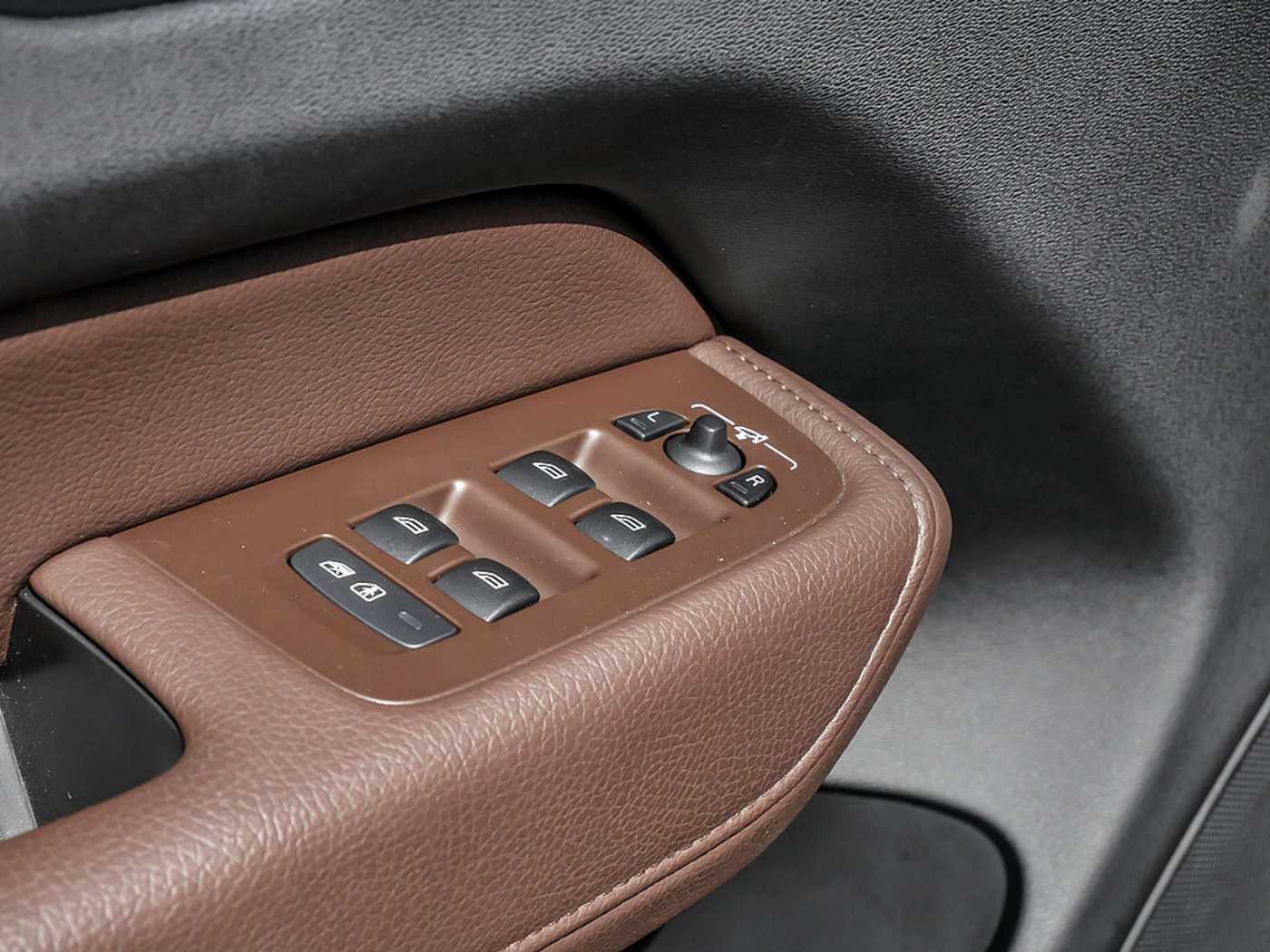 Volvo  B4 Inscription AWD KAMERA H/K NAVI LED
