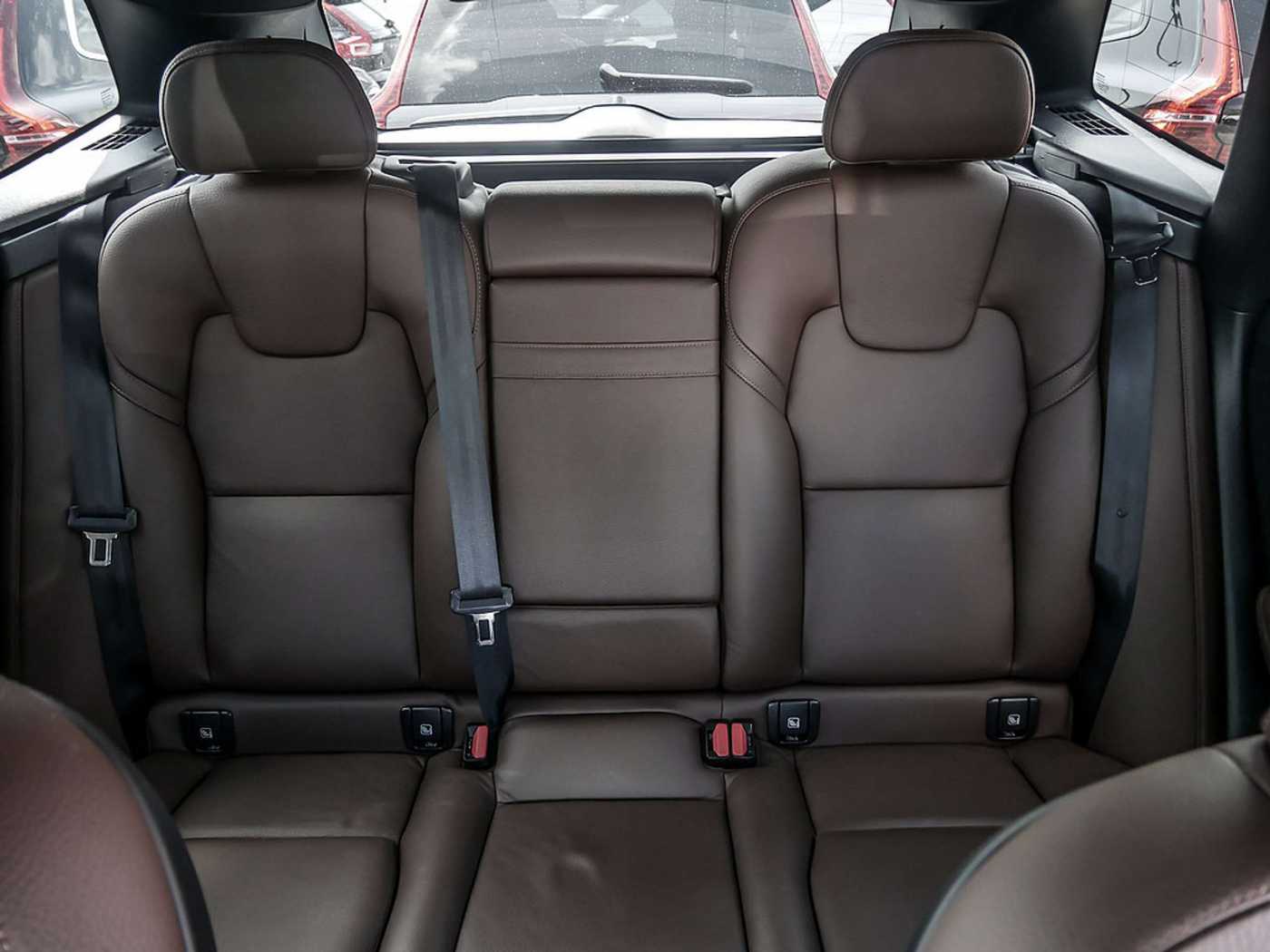 Volvo  B4 Inscription AWD KAMERA H/K NAVI LED