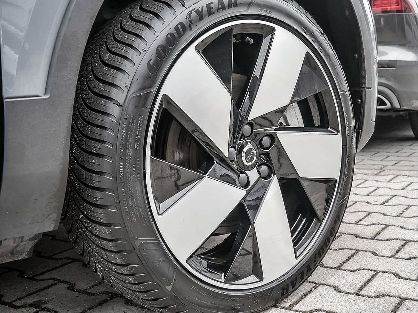 Volvo  1st Edition Recharge Pure Electric AWD
