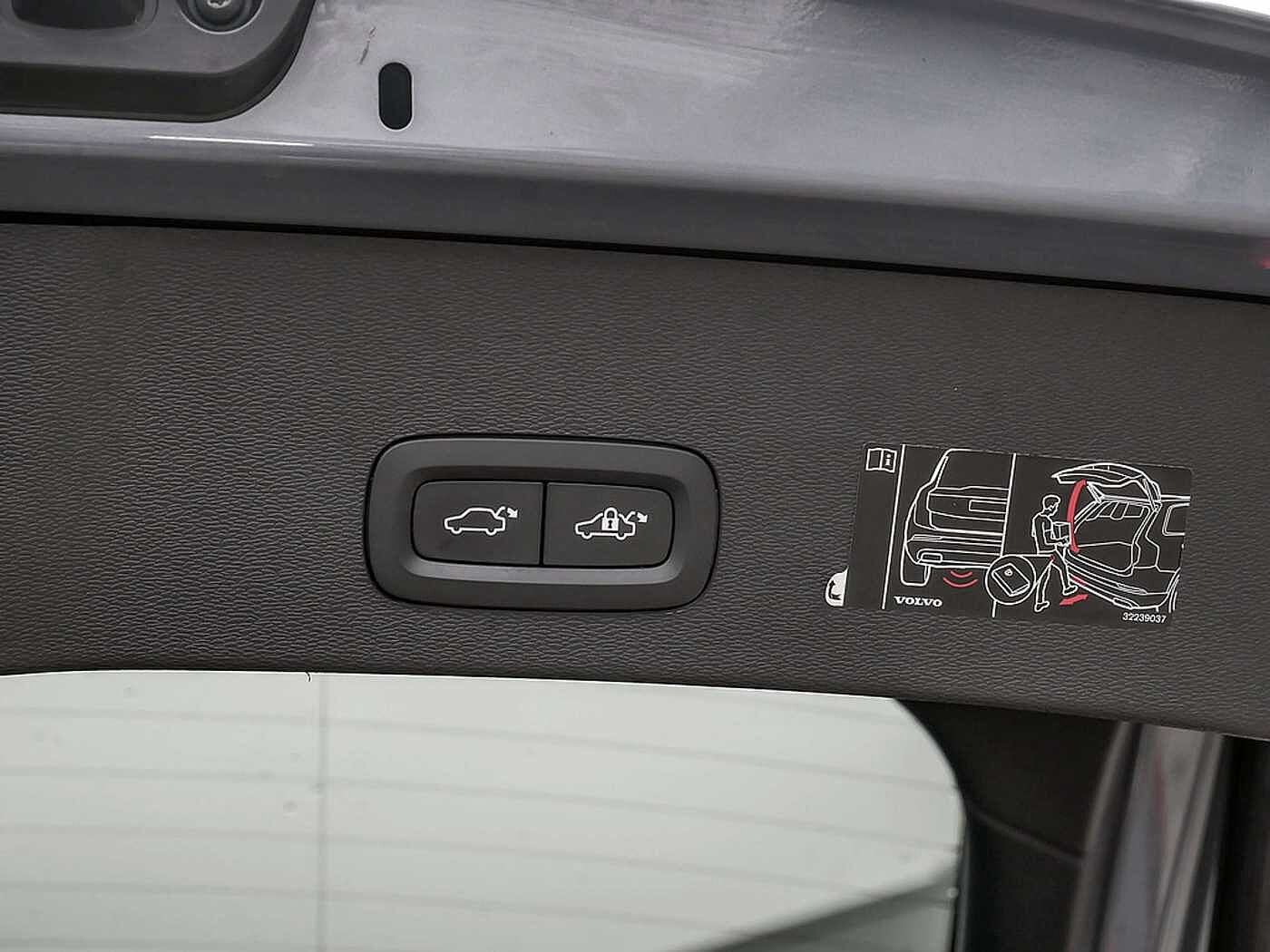 Volvo  1st Edition Recharge Pure Electric AWD
