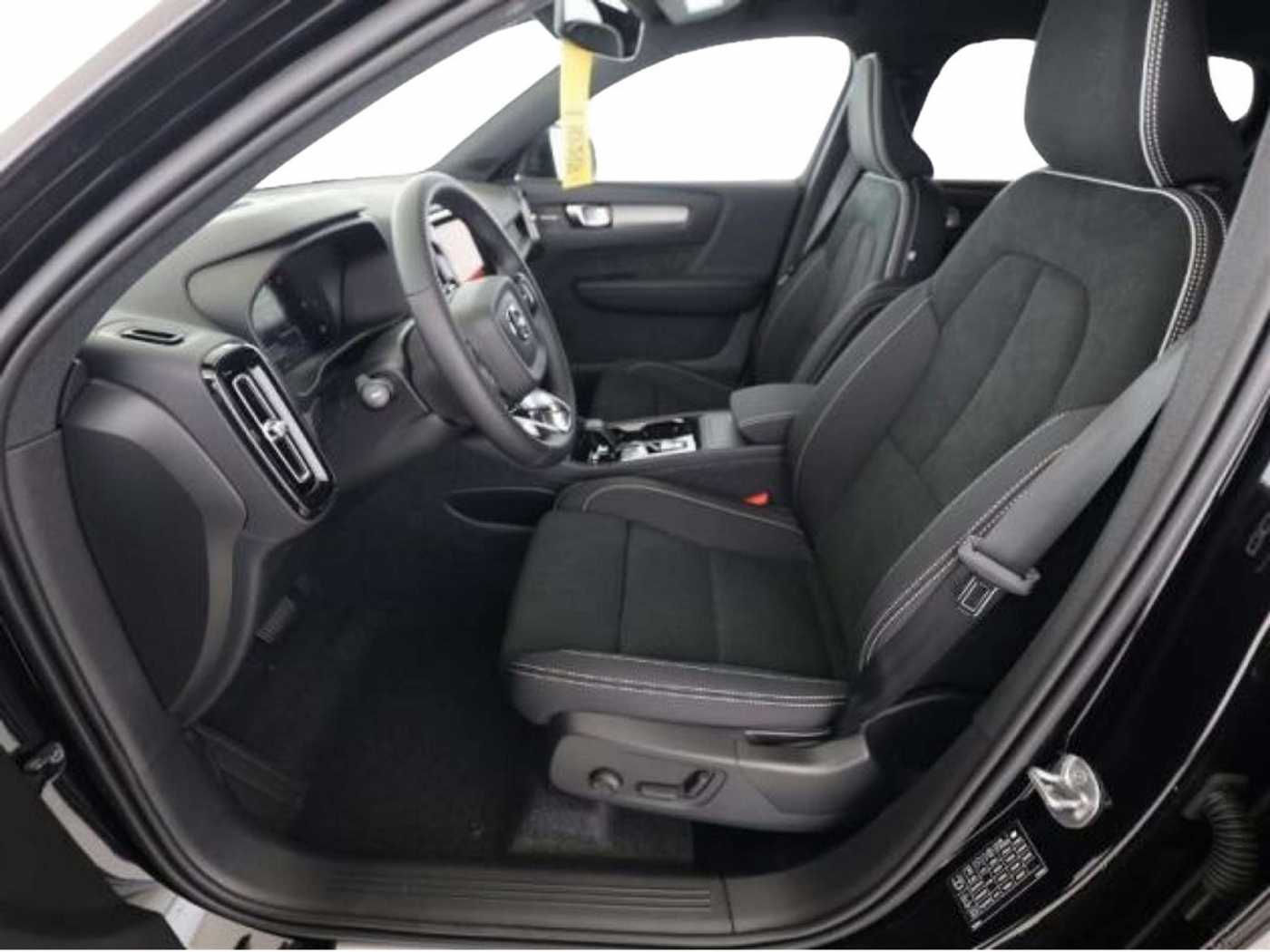 Volvo  2.0 Plus Dark 2WD