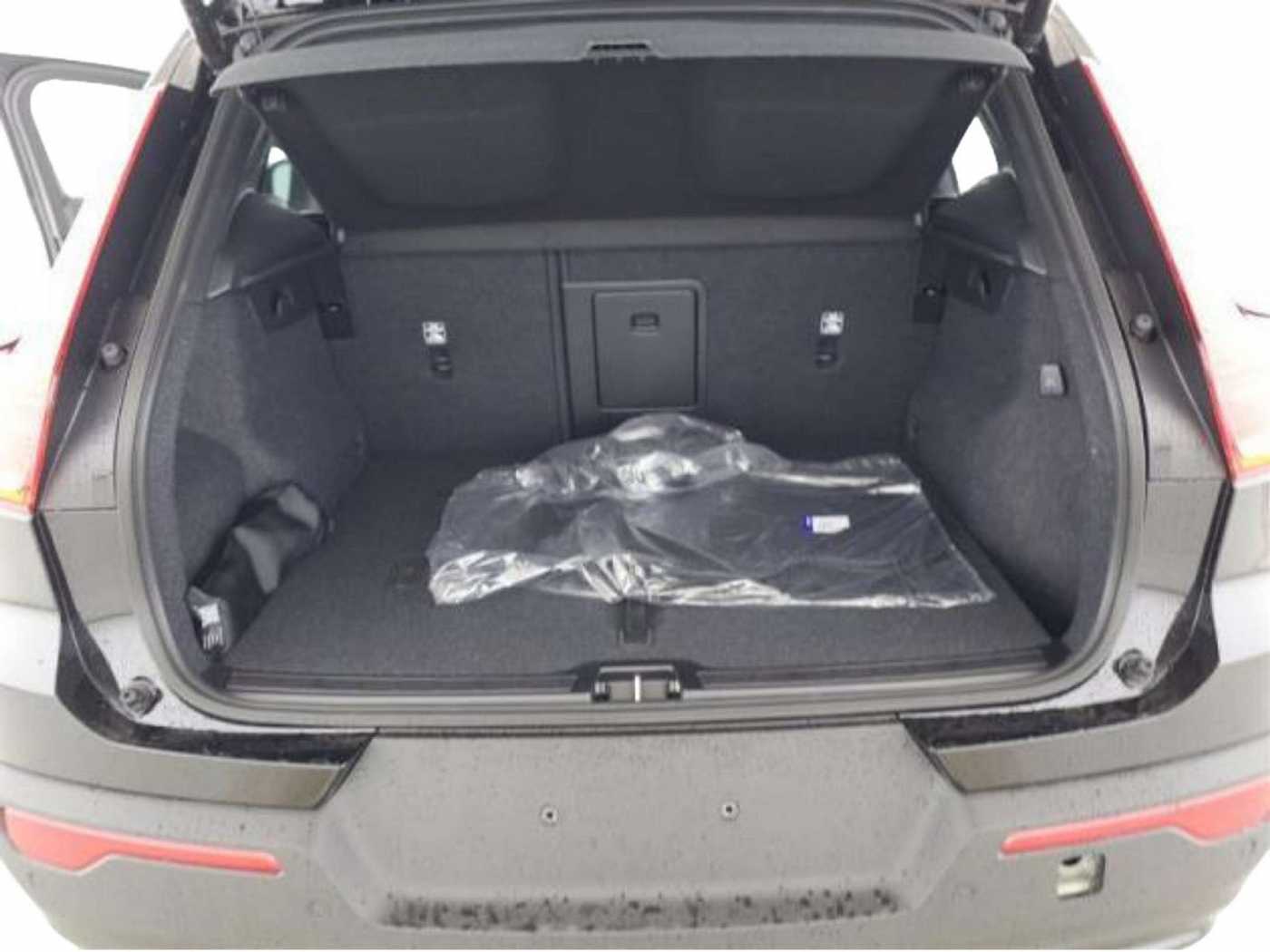 Volvo  2.0 Plus Dark 2WD