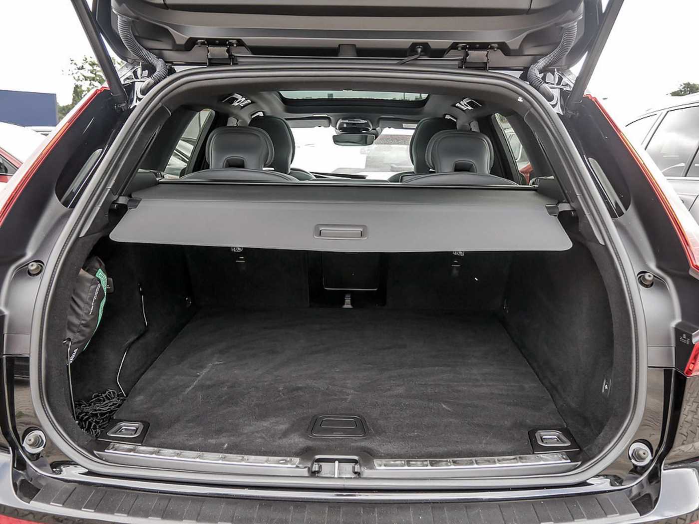 Volvo  T6 R-Design Recharge Plug-In Hybrid AWD
