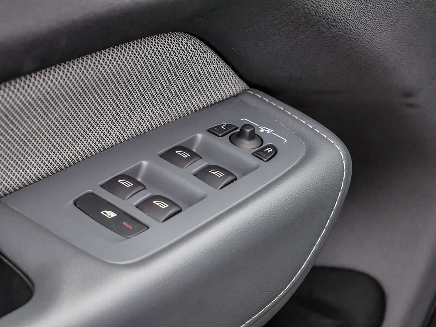 Volvo  T6 R-Design Recharge Plug-In Hybrid AWD