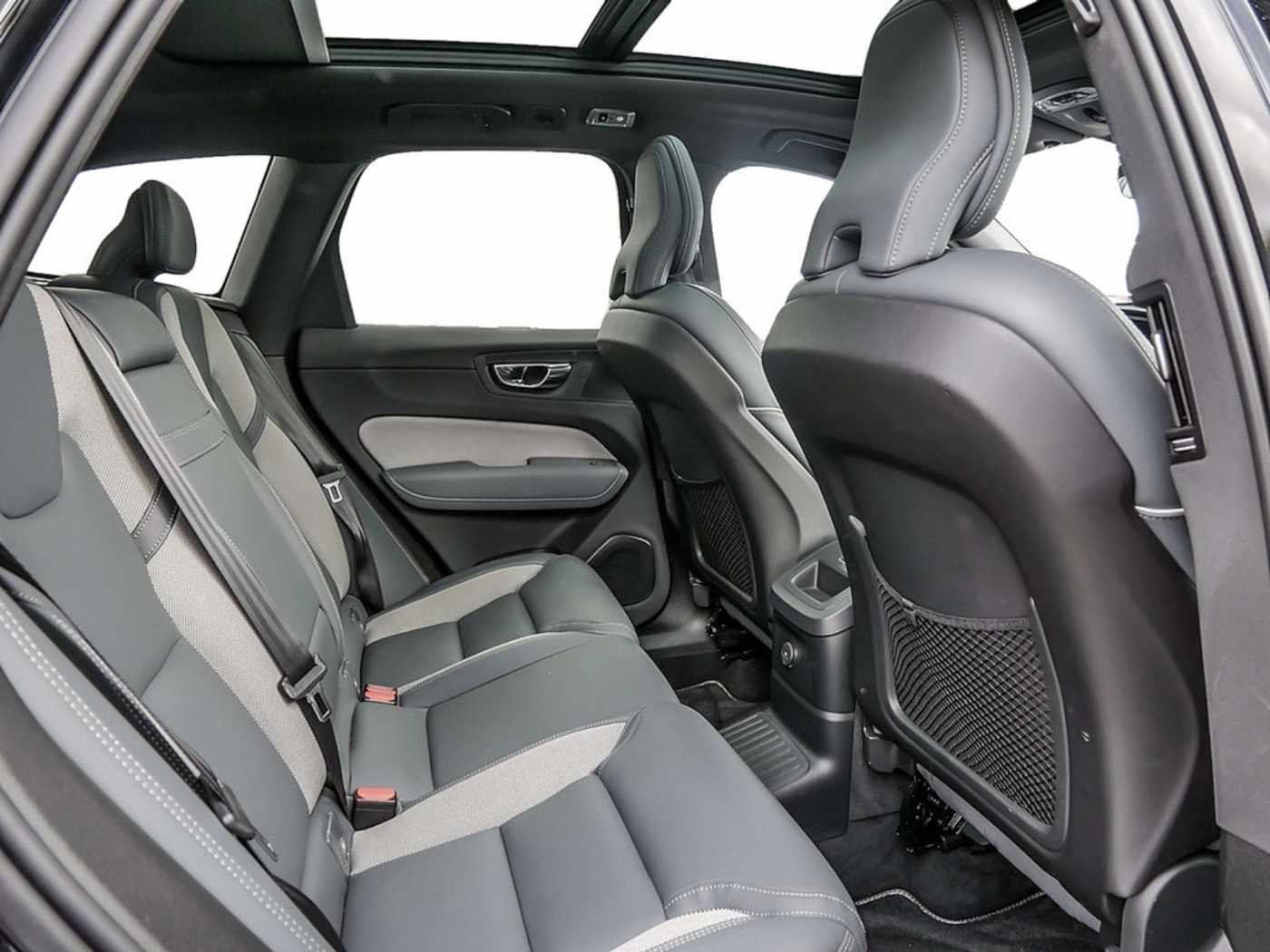 Volvo  T6 R-Design Recharge Plug-In Hybrid AWD