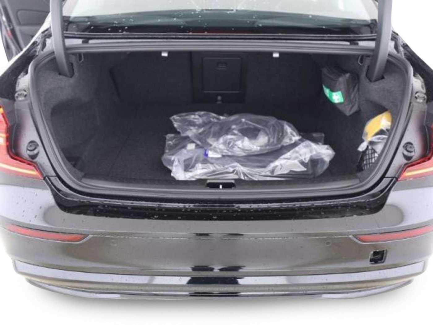 Volvo  T8 Ultimate Dark Recharge Plug-In Hybrid AWD