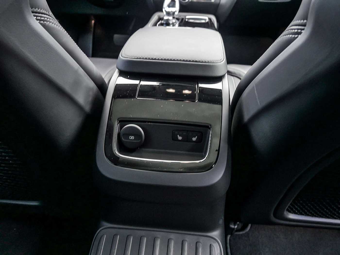 Volvo  Kombi 2.0 Plus Dark Recharge Plug-In Hybrid AWD