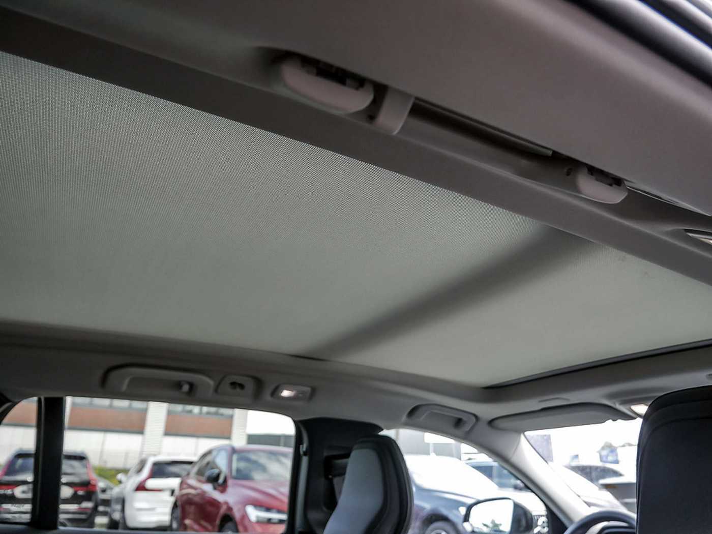 Volvo  Kombi 2.0 Plus Dark Recharge Plug-In Hybrid AWD
