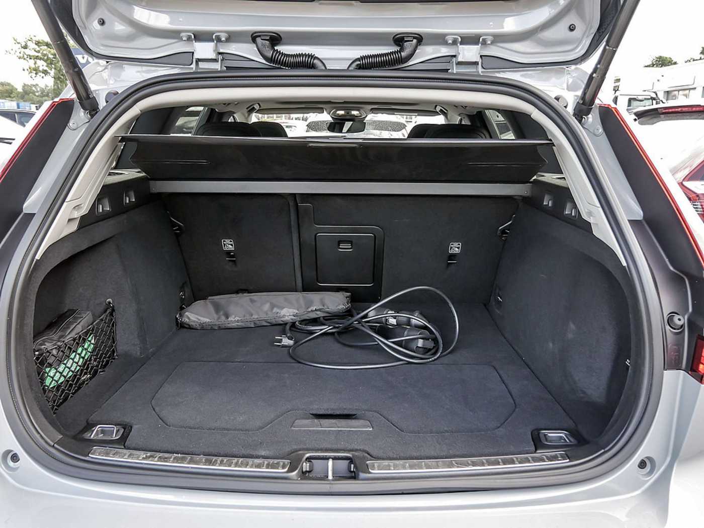 Volvo  Kombi 2.0 Plus Dark Recharge Plug-In Hybrid AWD