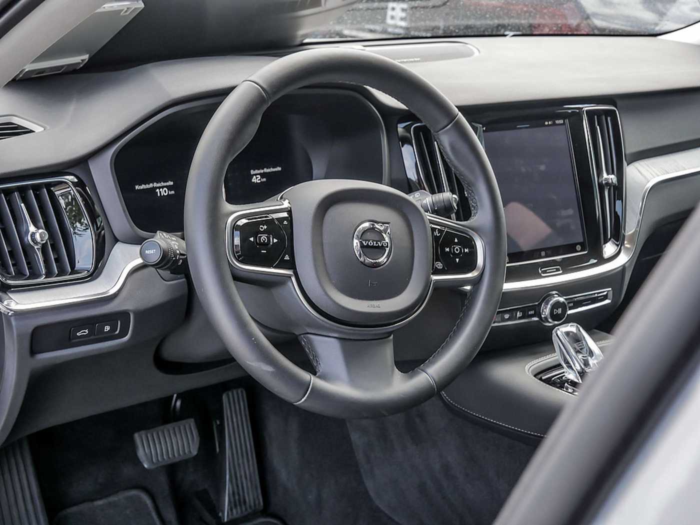Volvo  Kombi 2.0 Plus Dark Recharge Plug-In Hybrid AWD