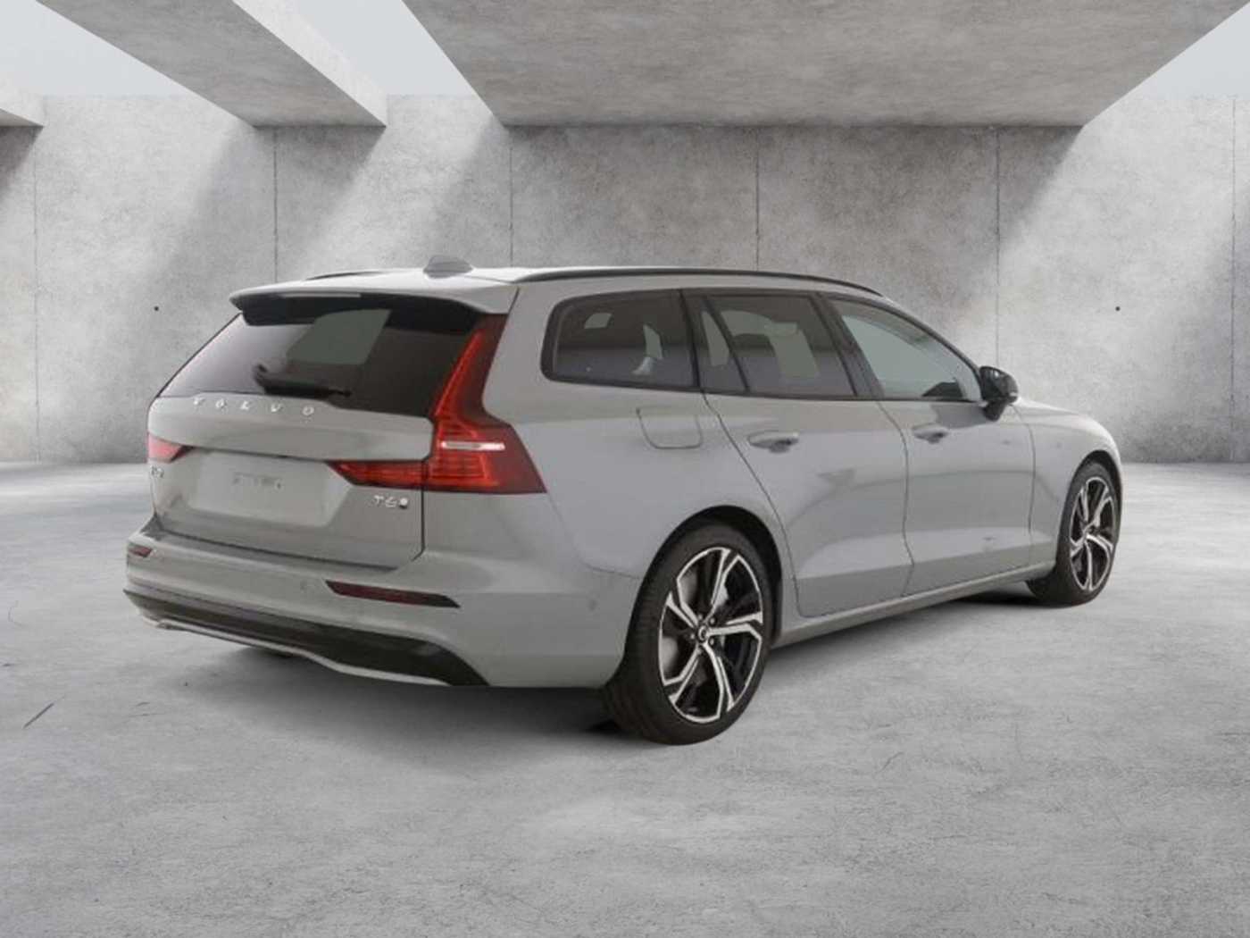Volvo  T6 Plus Dark Recharge Plug-In Hybrid AWD