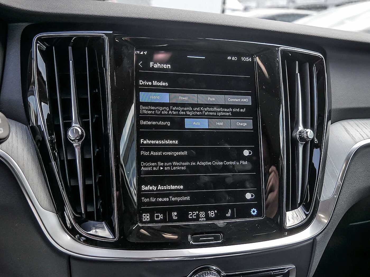 Volvo  Kombi 2.0 Plus Dark Recharge Plug-In Hybrid AWD