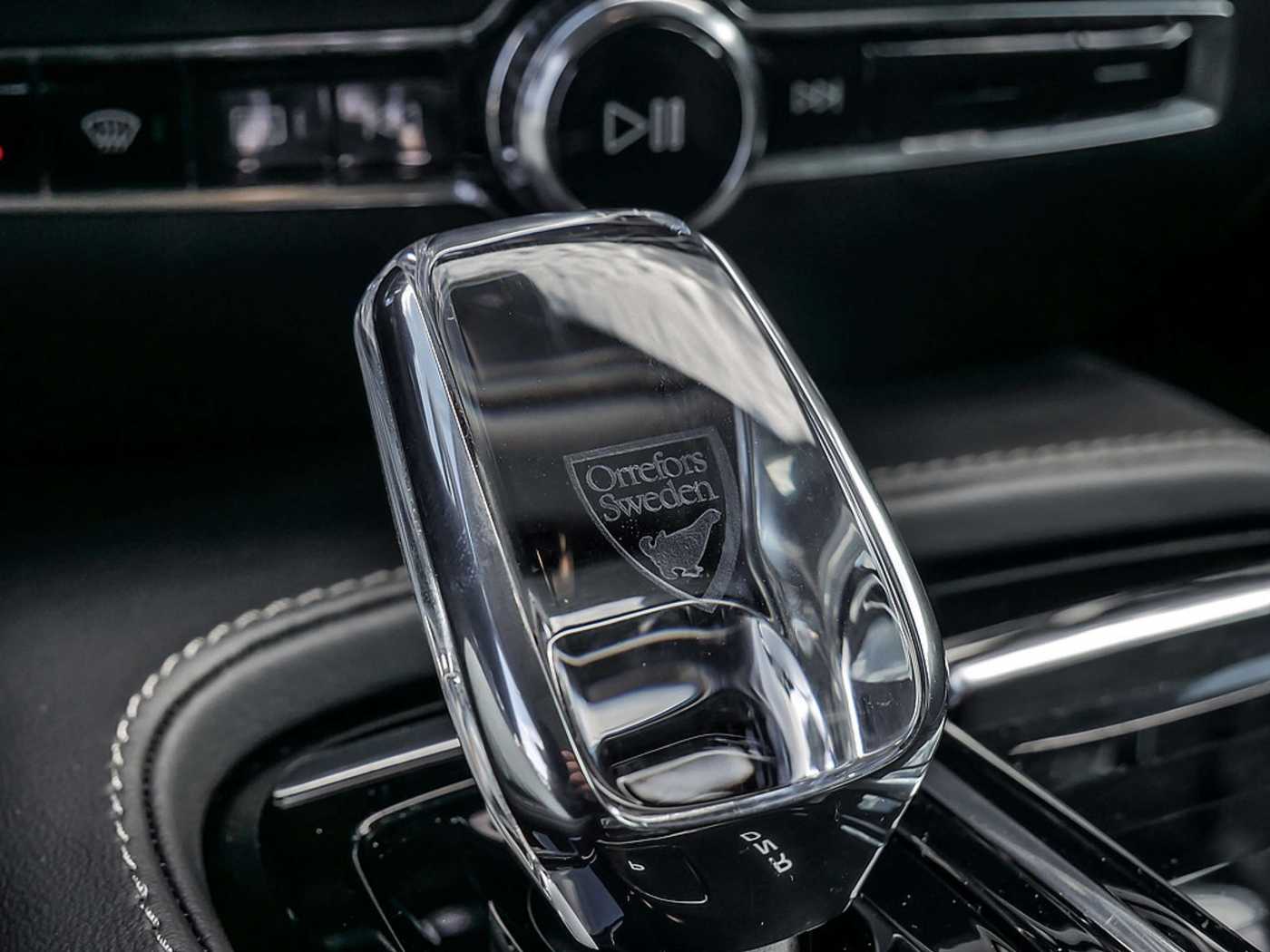 Volvo  Kombi 2.0 Plus Dark Recharge Plug-In Hybrid AWD