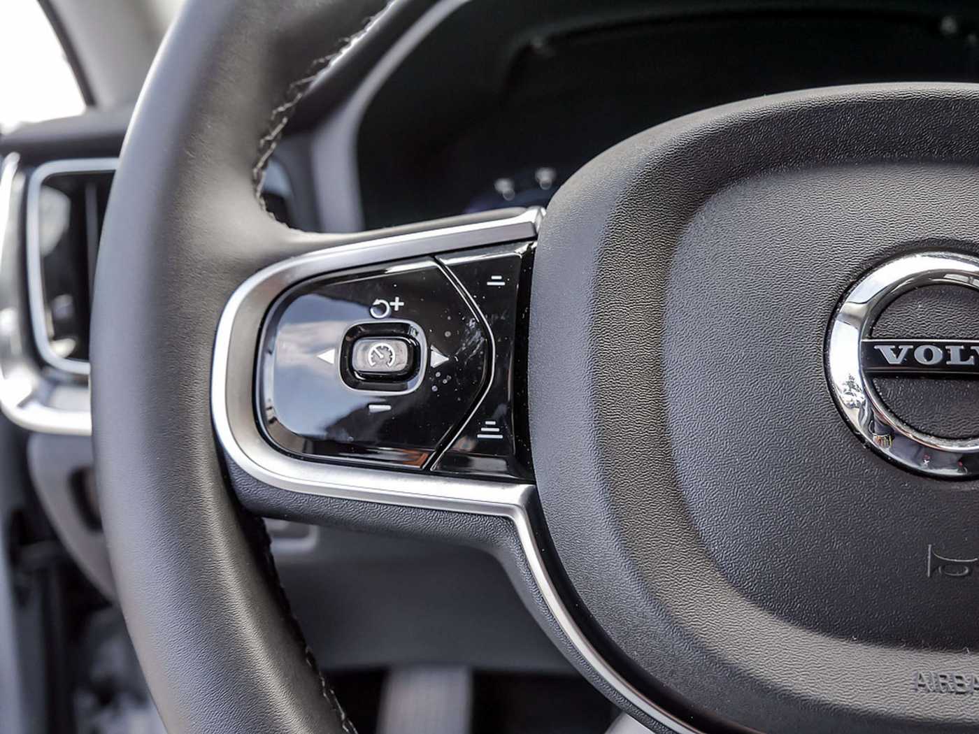 Volvo  Kombi 2.0 Plus Dark Recharge Plug-In Hybrid AWD