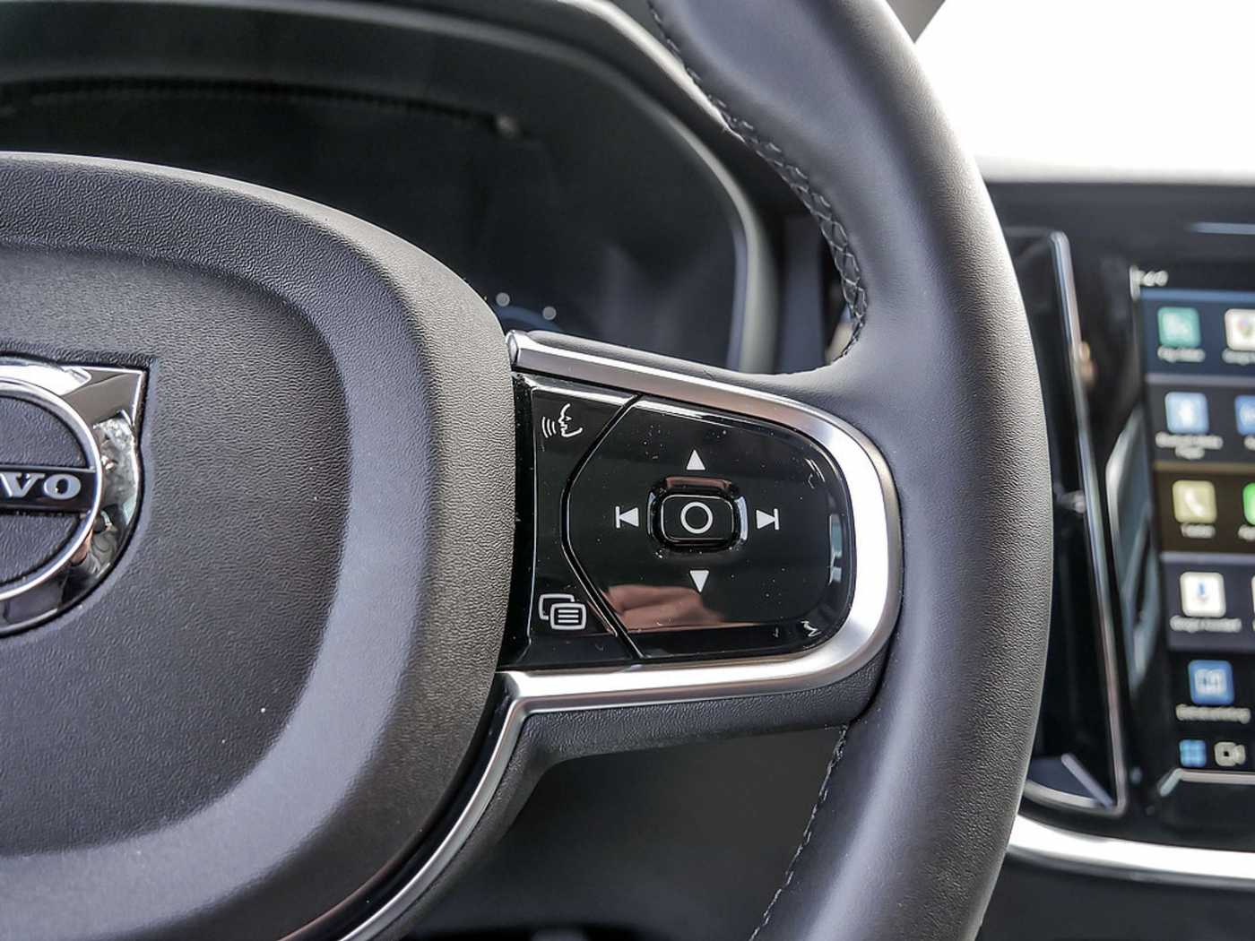 Volvo  Kombi 2.0 Plus Dark Recharge Plug-In Hybrid AWD