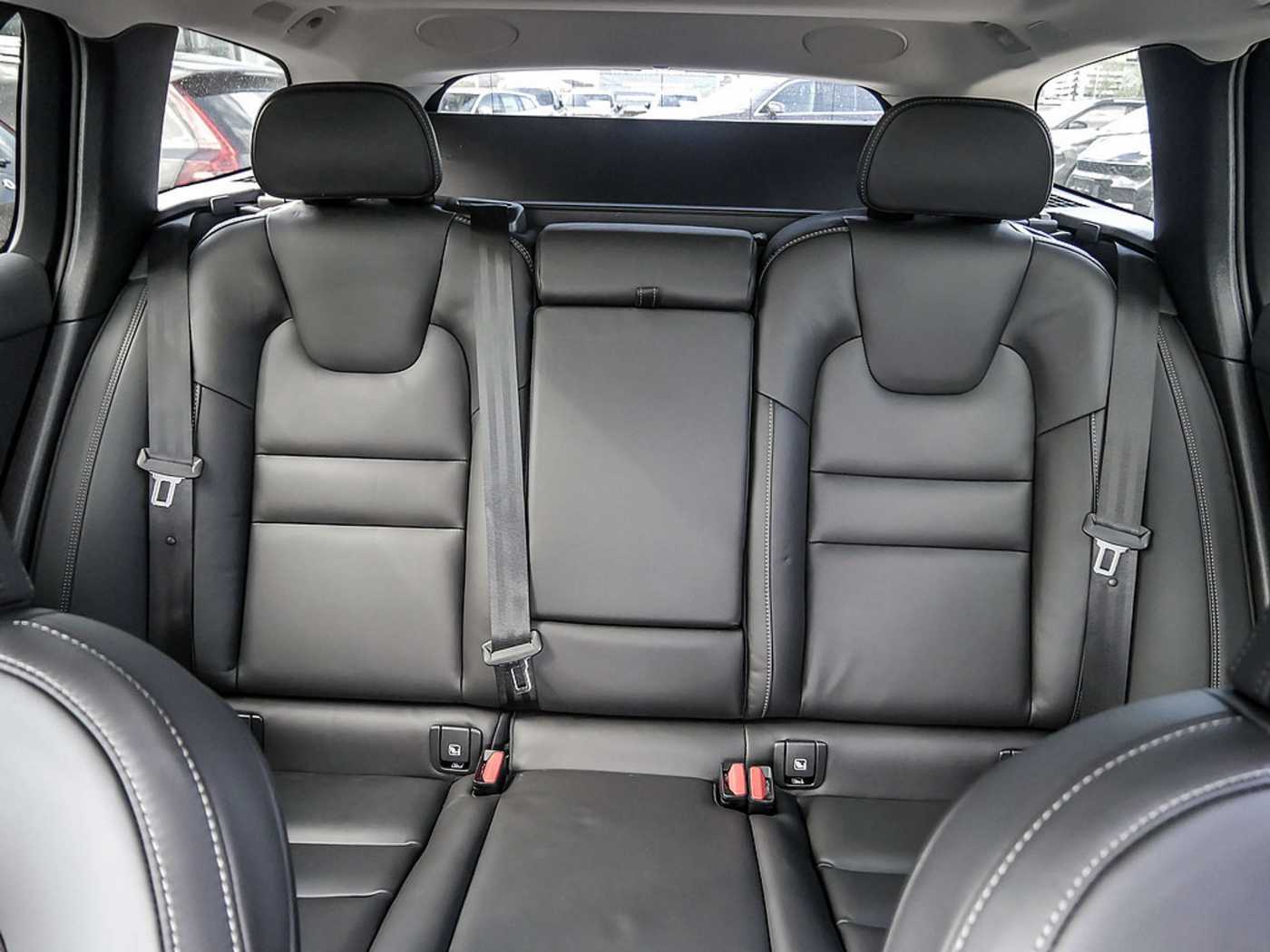 Volvo  Kombi 2.0 Plus Dark Recharge Plug-In Hybrid AWD