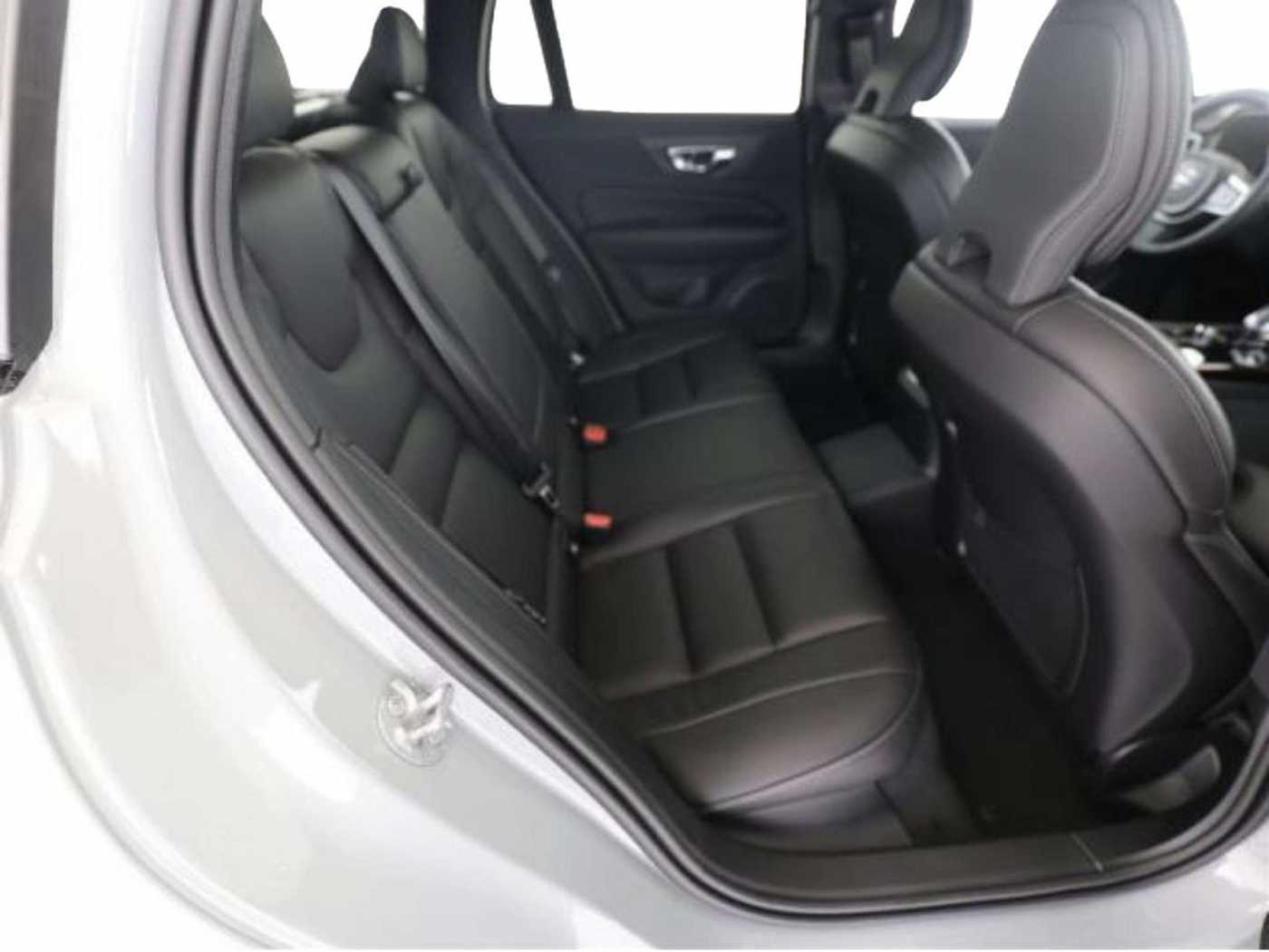 Volvo  T6 Plus Dark Recharge Plug-In Hybrid AWD
