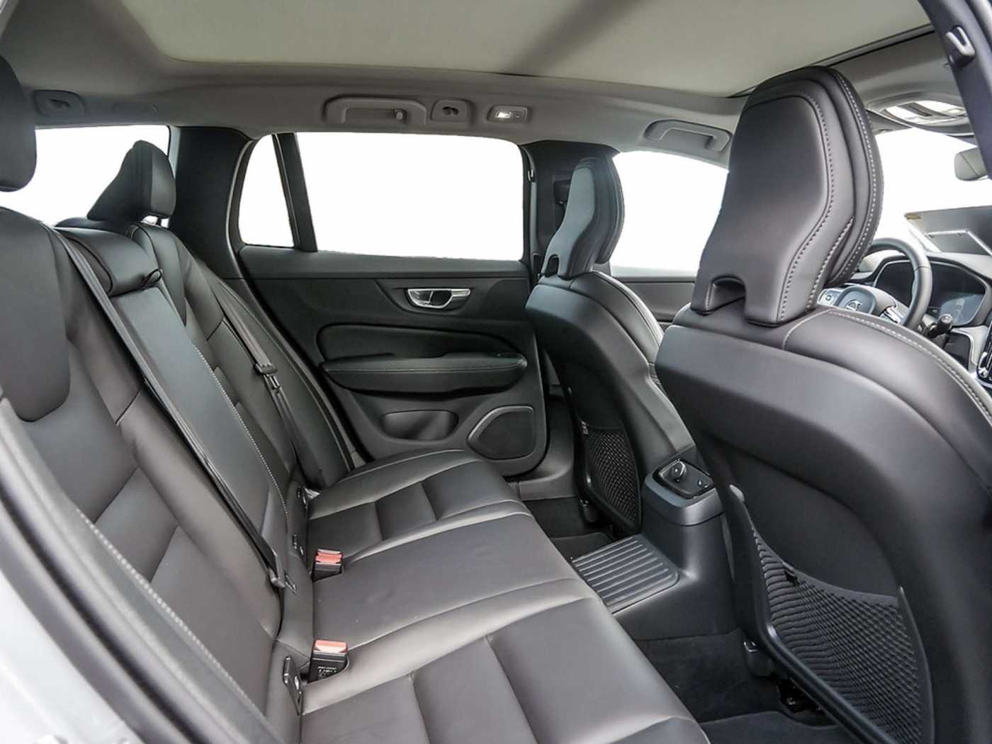 Volvo  Kombi 2.0 Plus Dark Recharge Plug-In Hybrid AWD