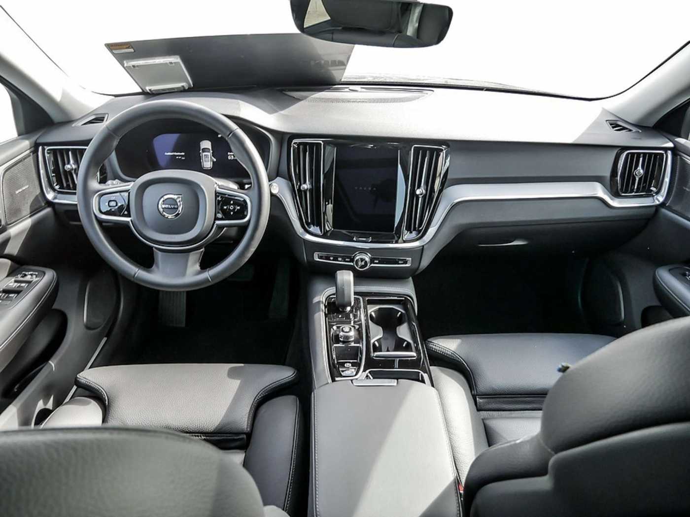 Volvo  Kombi 2.0 Plus Dark Recharge Plug-In Hybrid AWD