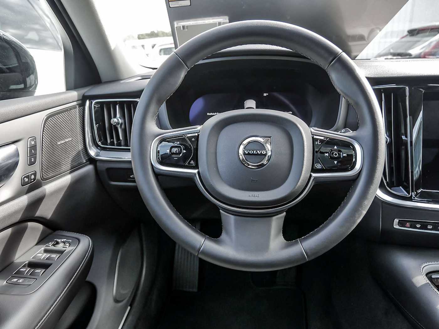 Volvo  Kombi 2.0 Plus Dark Recharge Plug-In Hybrid AWD